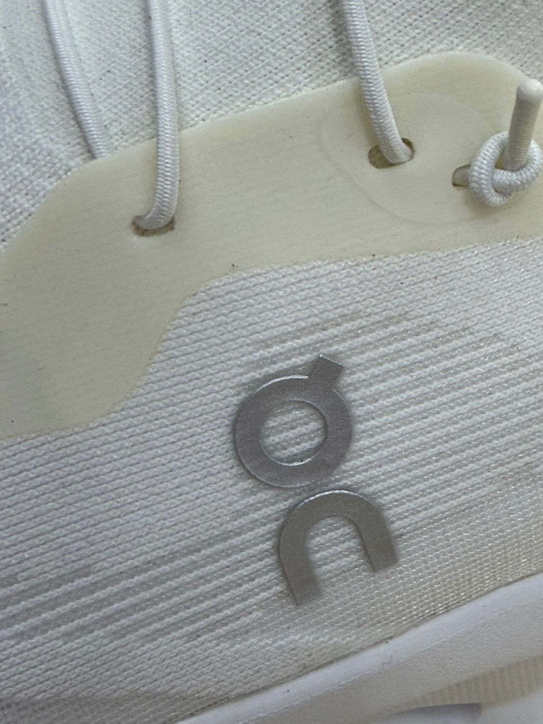 LOEWE×On　ロエベ×オン　CLOUDTILT　ALL　WHITE　箱付き美品　43　27.5㎝