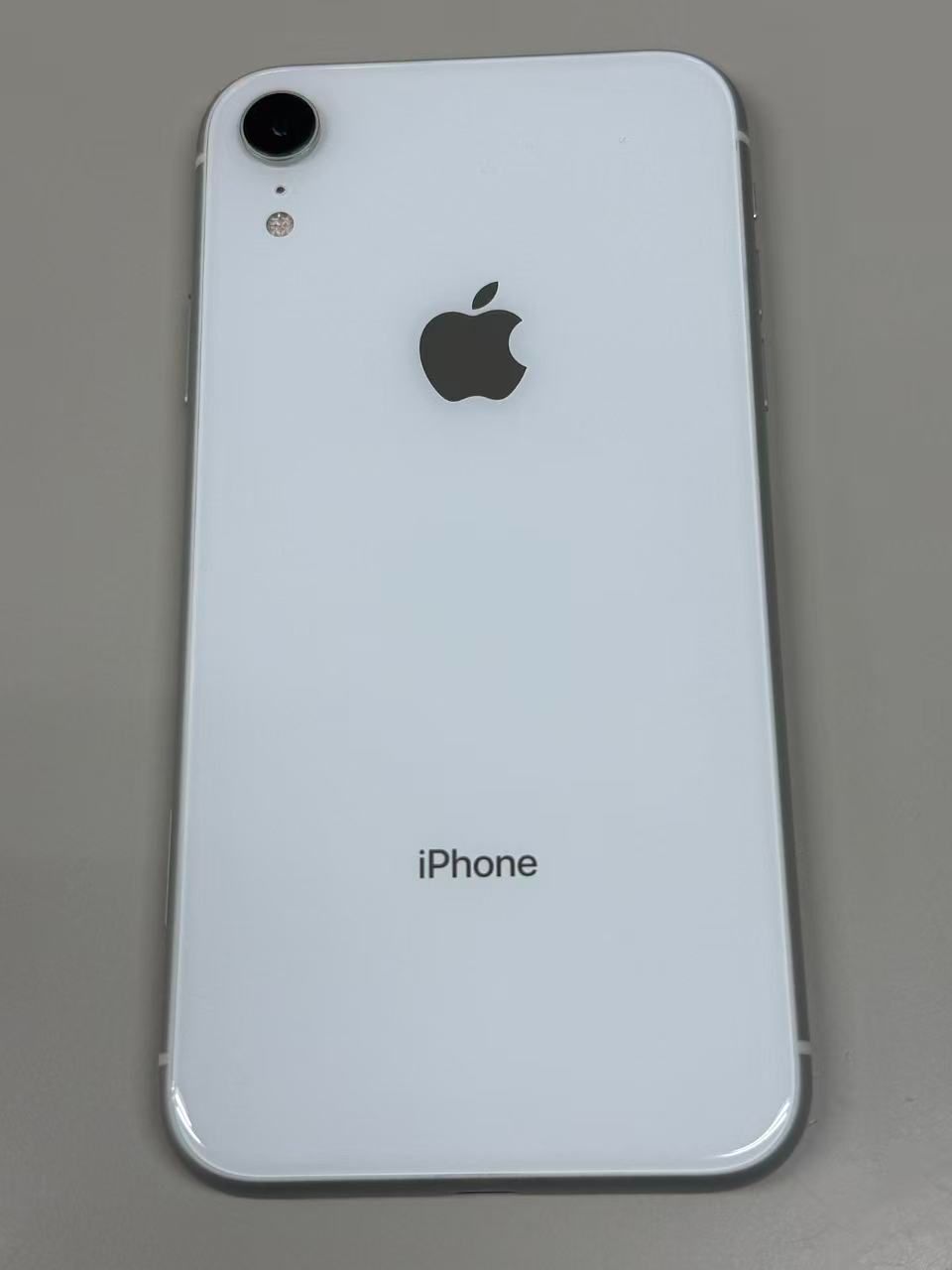 iPhoneXR 128GB ホワイト SIMフリー バッテリー99%- メルカリ