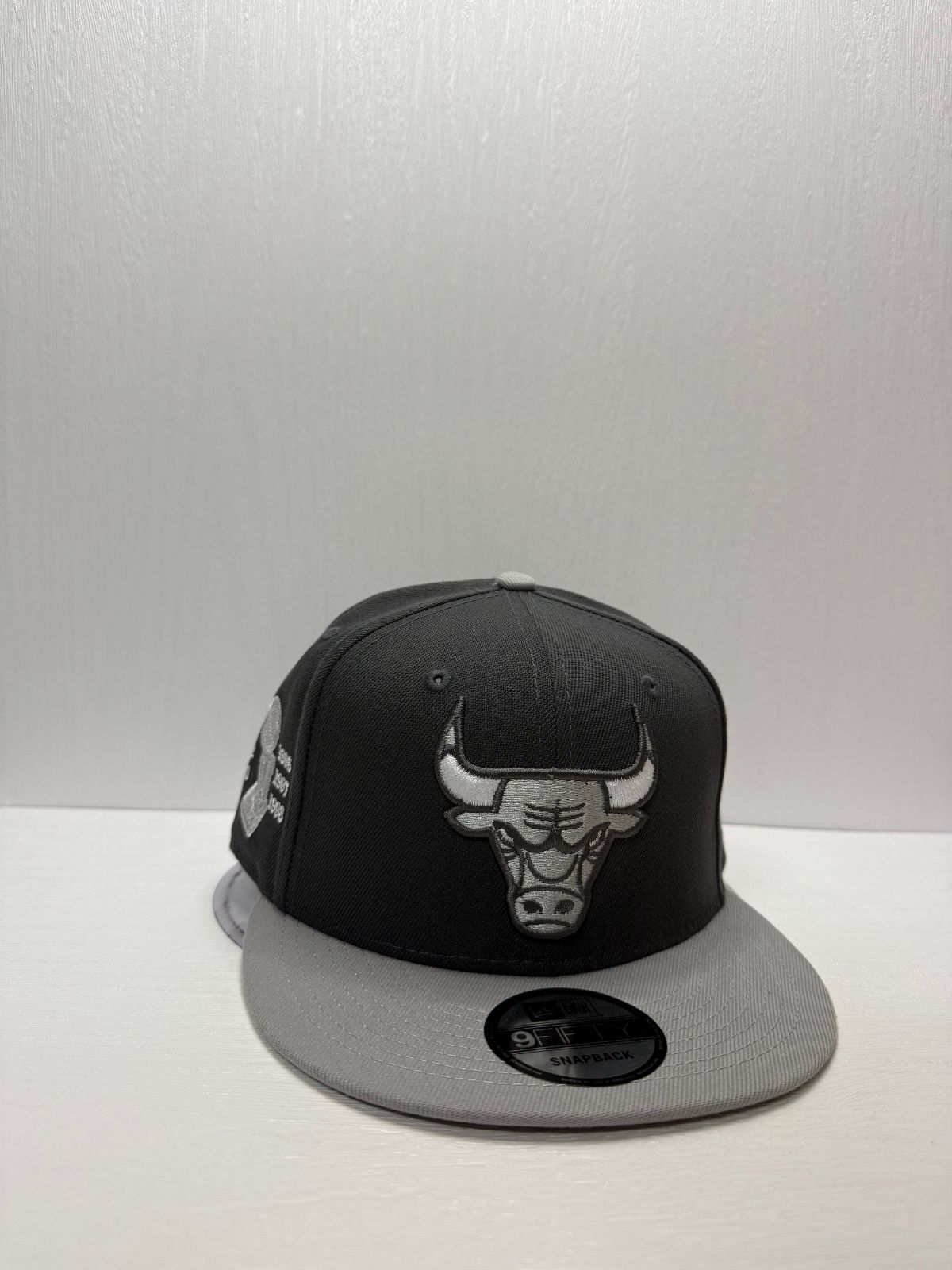 ニューエラ シカゴブルズ 6×チャンピオンズ 9fifty スナップバックキャップ ツートンカラー