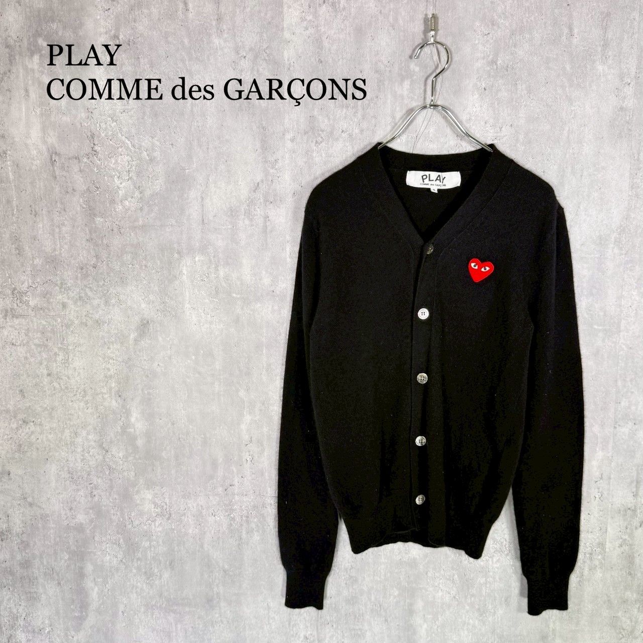 『PLAY COMME des GARÇONS』プレイコムデギャルソン（S）ハートワッペン ウール Ｖネックカーディガン