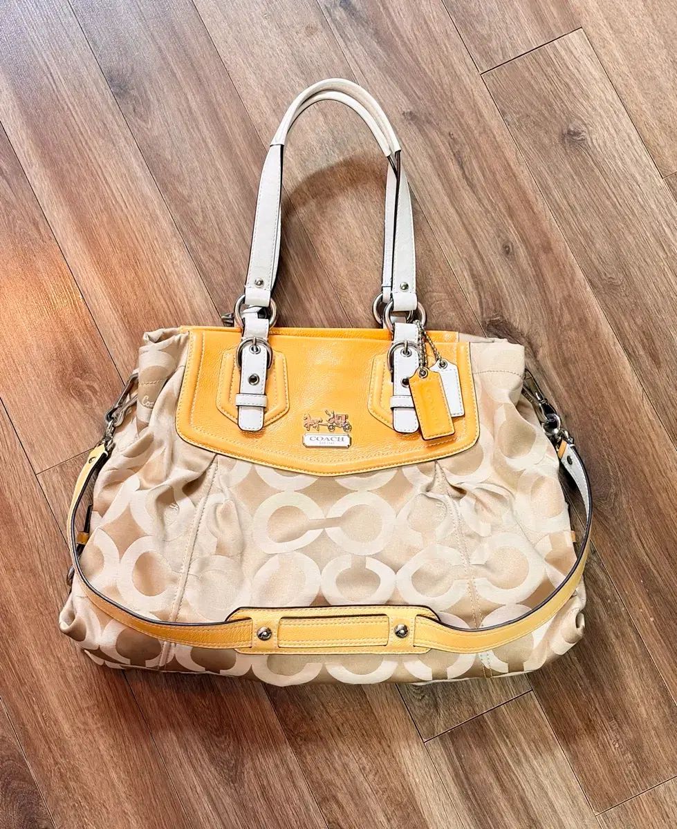 COACH シグネチャー ショルダーバッグ 黄色