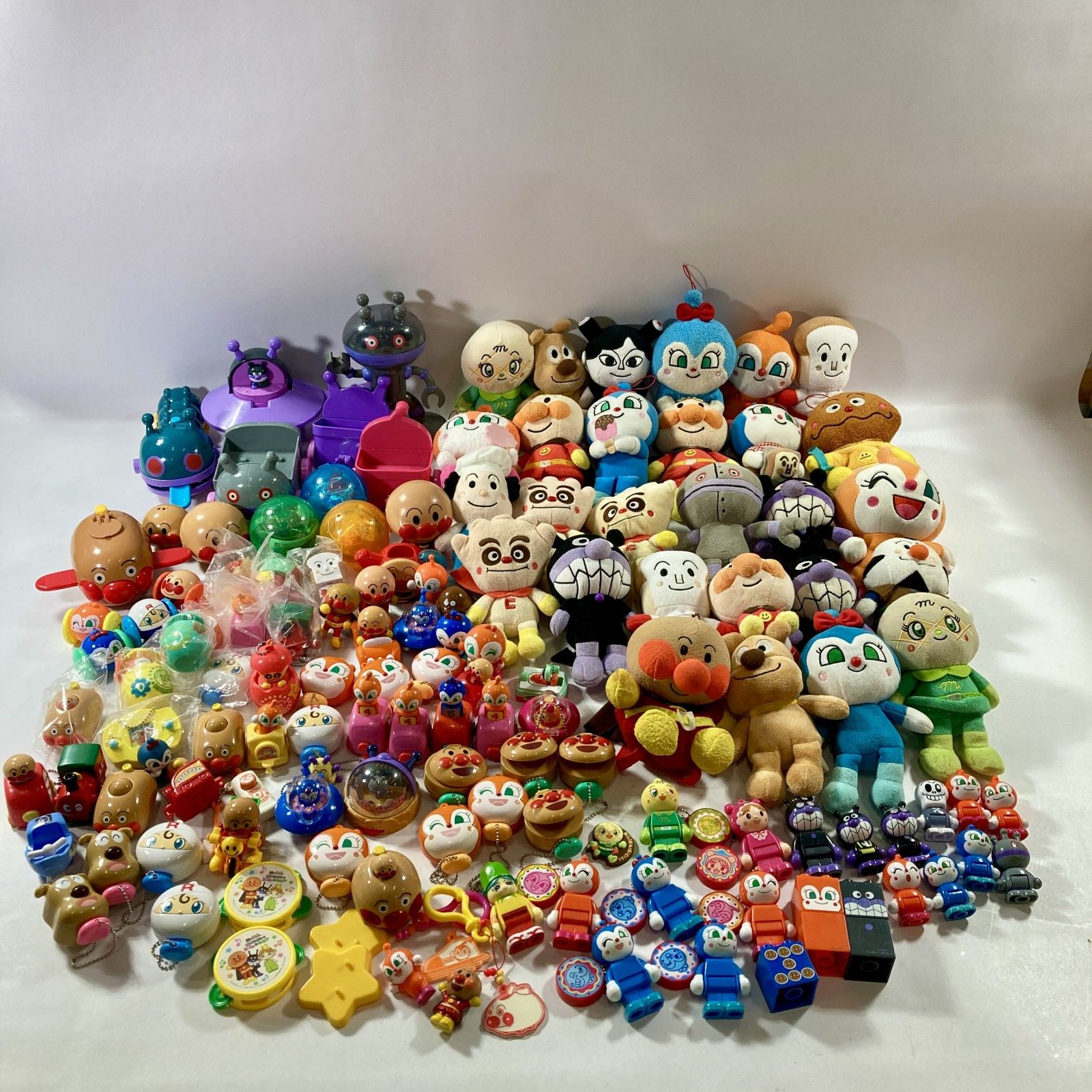 ★ アンパンマン あんぱんまん グッズ まとめ商品 ぬいぐるみ マスコット おもちゃ バイキンマン ドキンちゃん 等 現状品 4.5kg