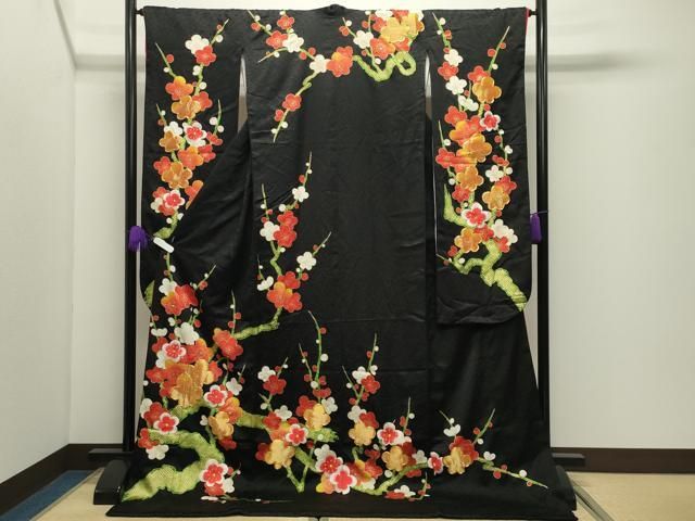 平和屋本店●お引きずり・お引き摺り・引き振袖　和装　結婚式　舞妓　芸妓　芸者　衣装　駒刺繍　枝梅文　黒地　金彩　逸品　CABI1015gh
