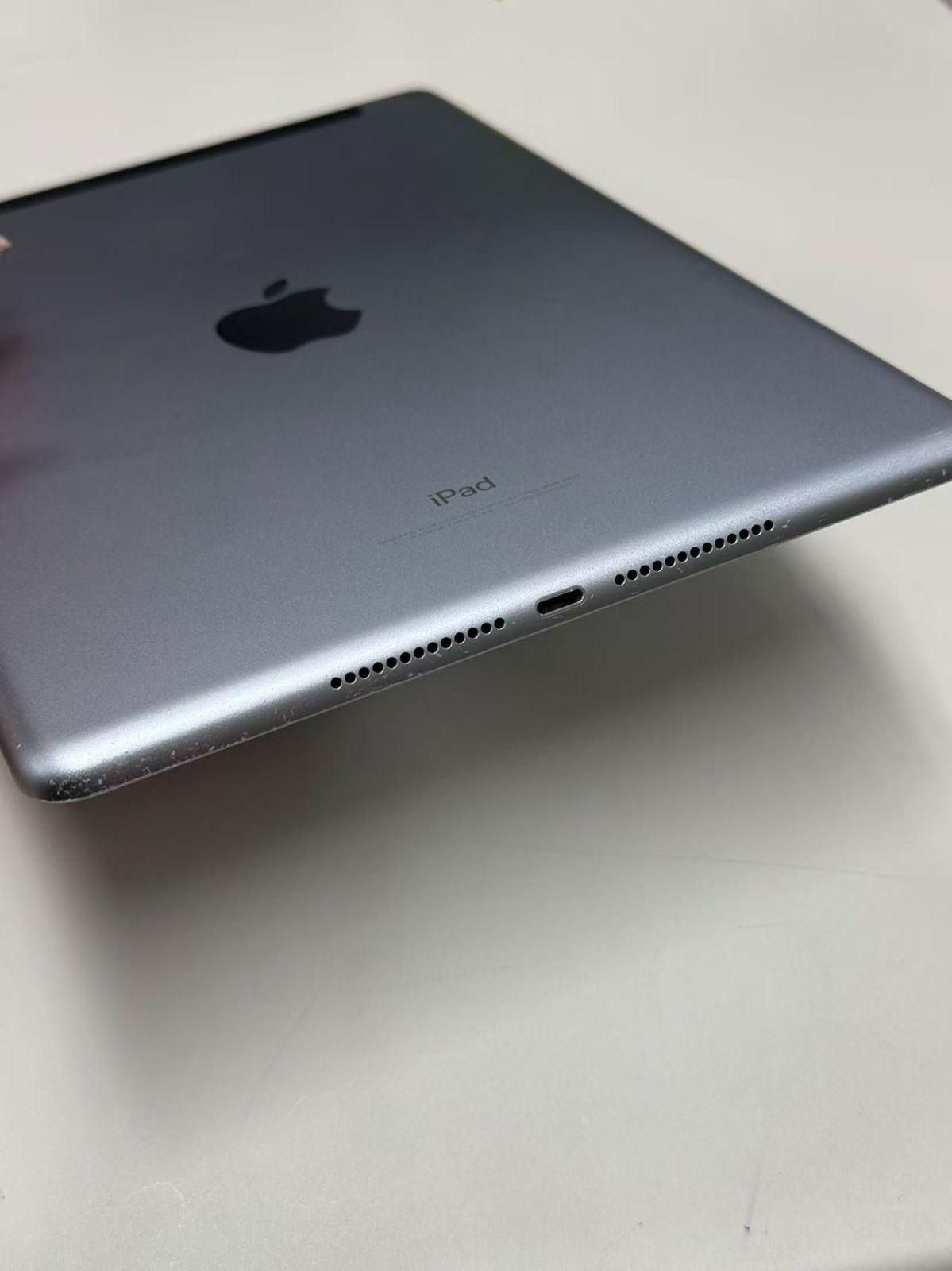 iPad 第5世代 32GB スペースグレイ 91%バッテリー - メルカリ
