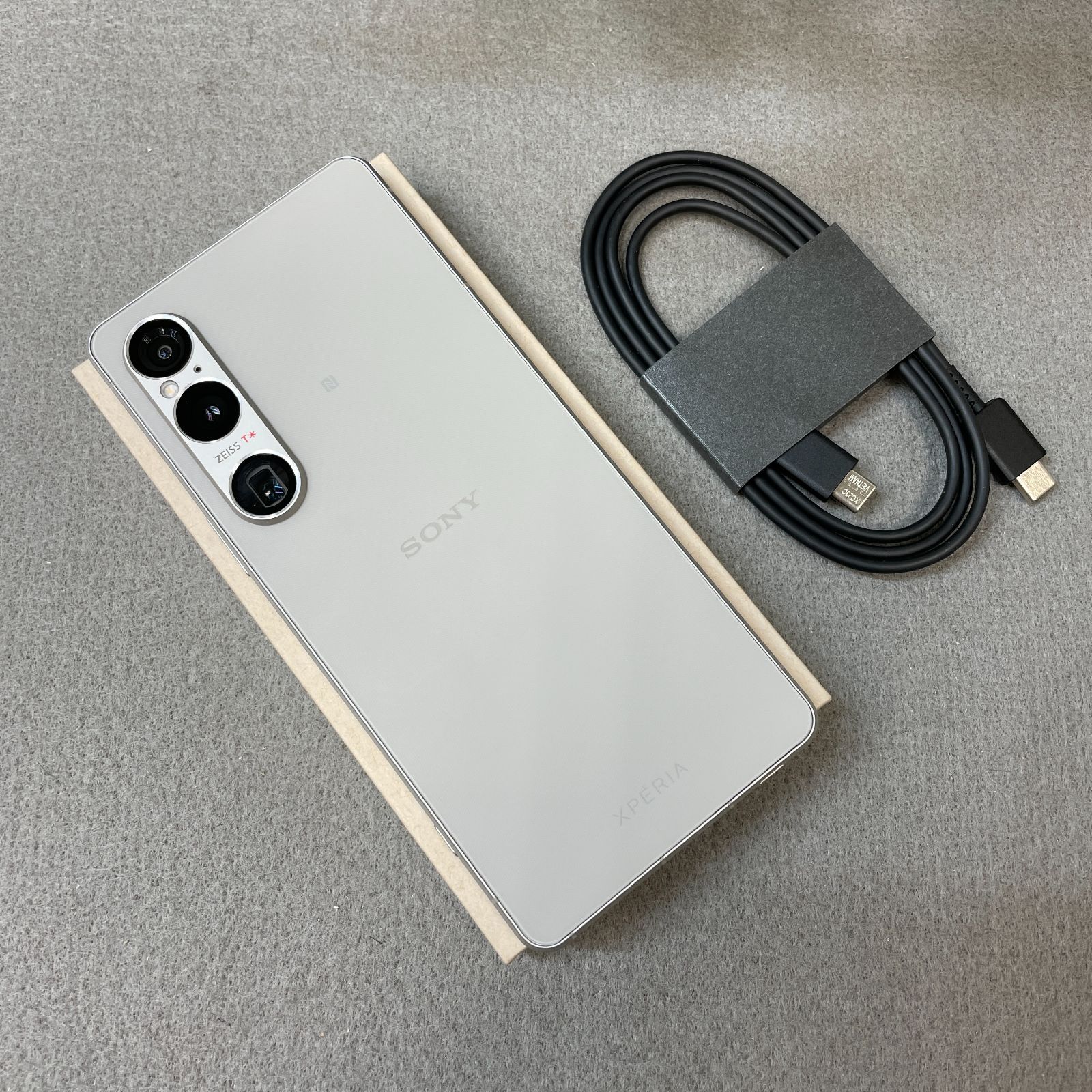 Xperia 1 VI 256GB プラチナシルバー ドコモ版SIMフリー - メルカリ