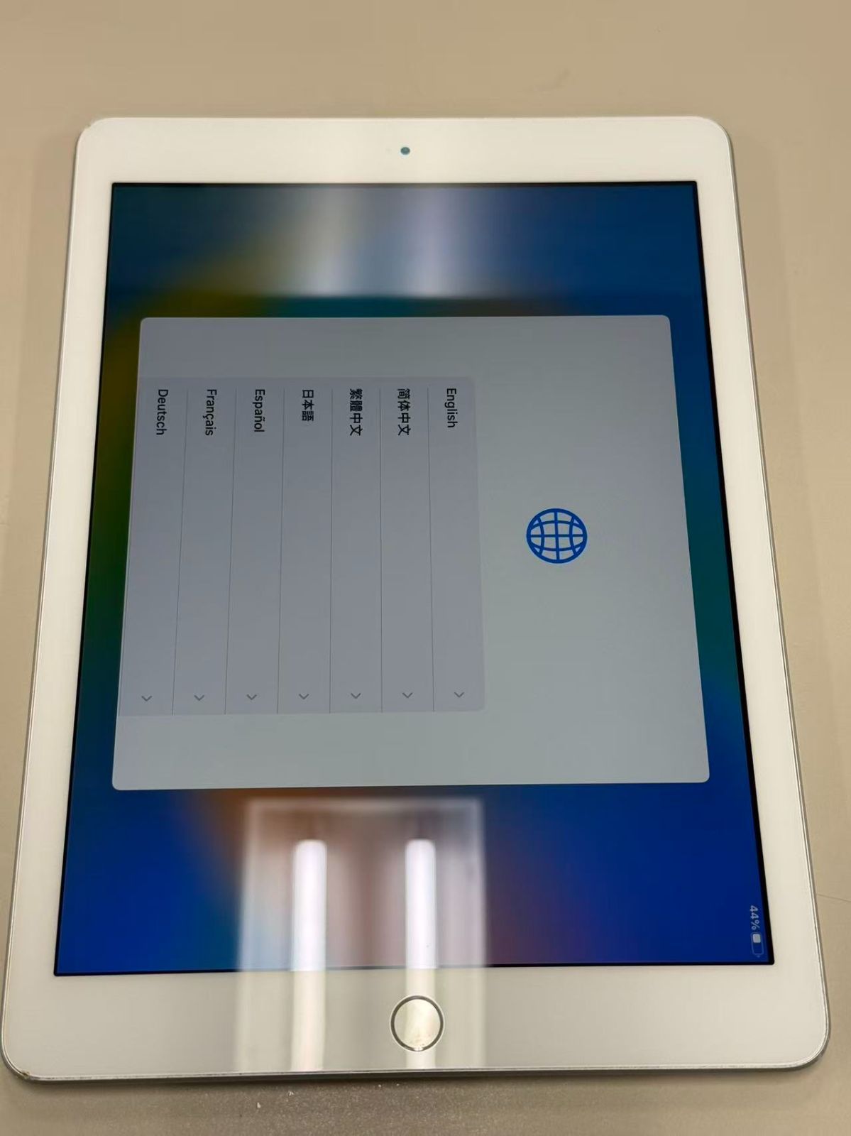 iPad本体 シルバー りんごさん専用 iPad 第5世代 32GB シルバー (電池91%) 中古 - メルカリ