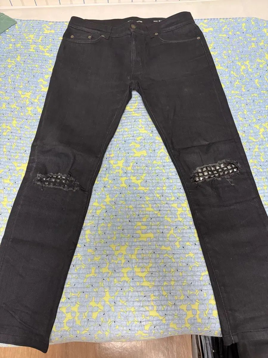 サンローラン スリムジーン 44,249円