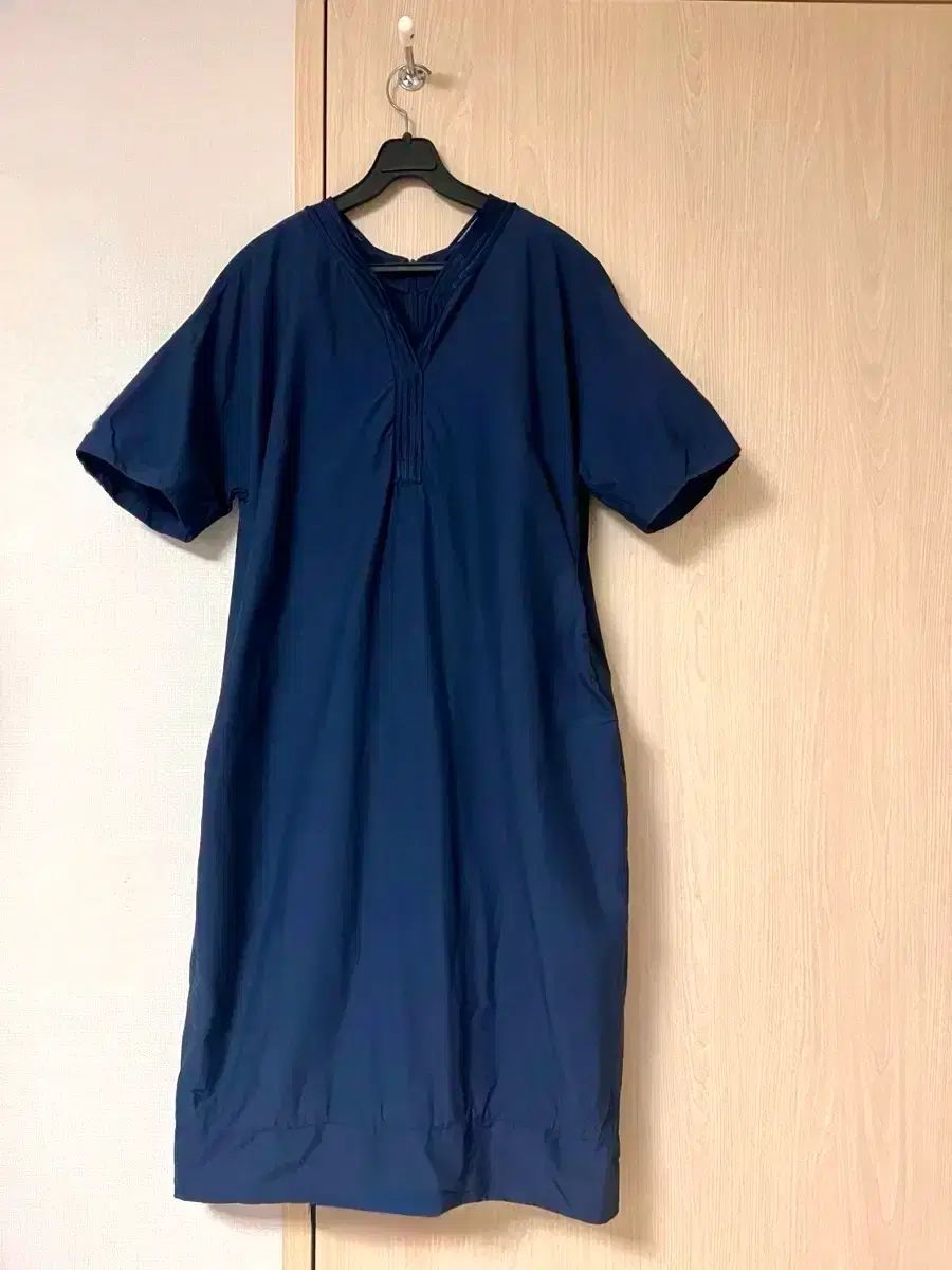 KUHO クホ シャカシャカ素材 半袖 Vネック 夏 ONE PIECE ネイビー