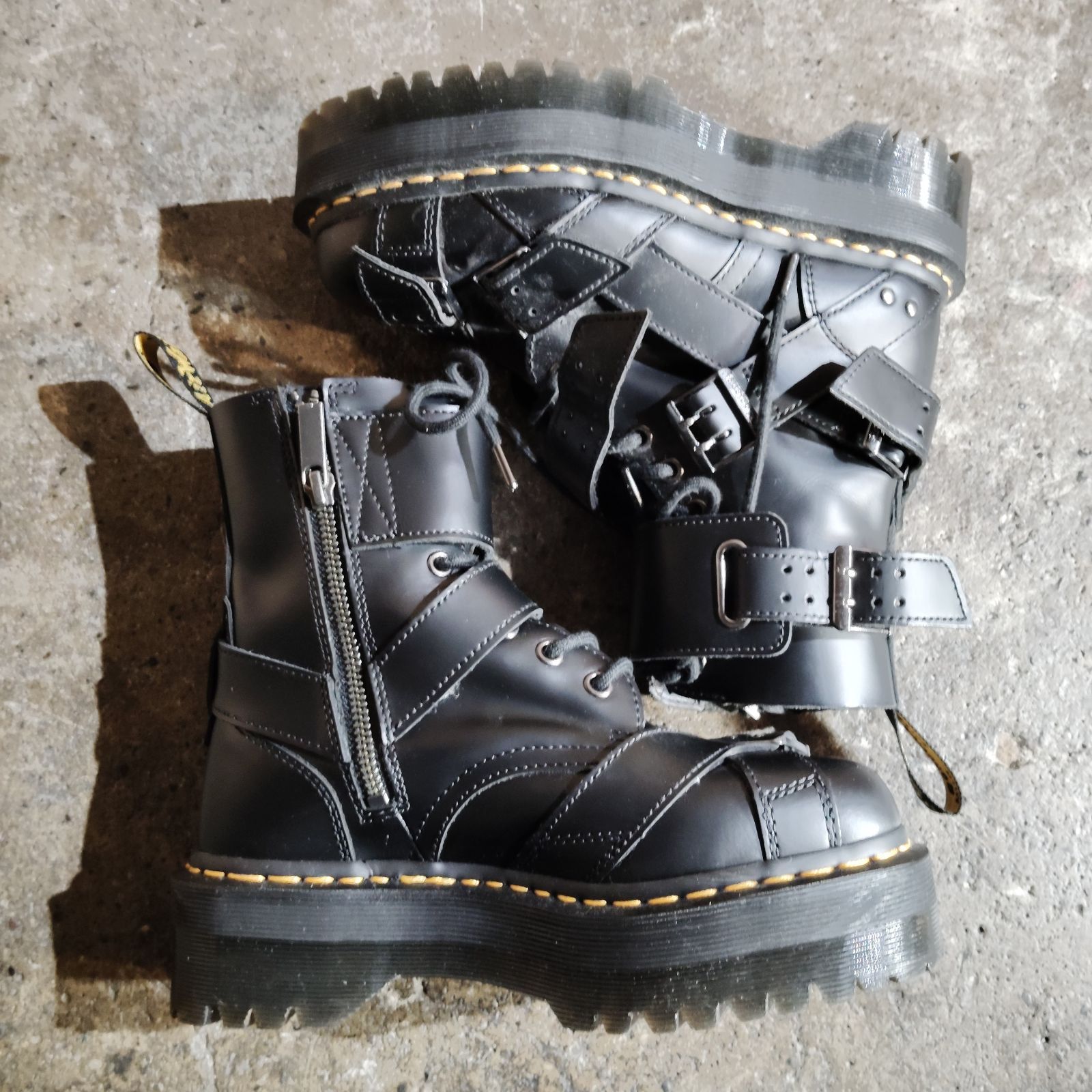 Dr.Martens　jadon　UK4 厚底 Dr.Martens JADON STRAP 8ホール UK4 ハーネス ドクターマーチン