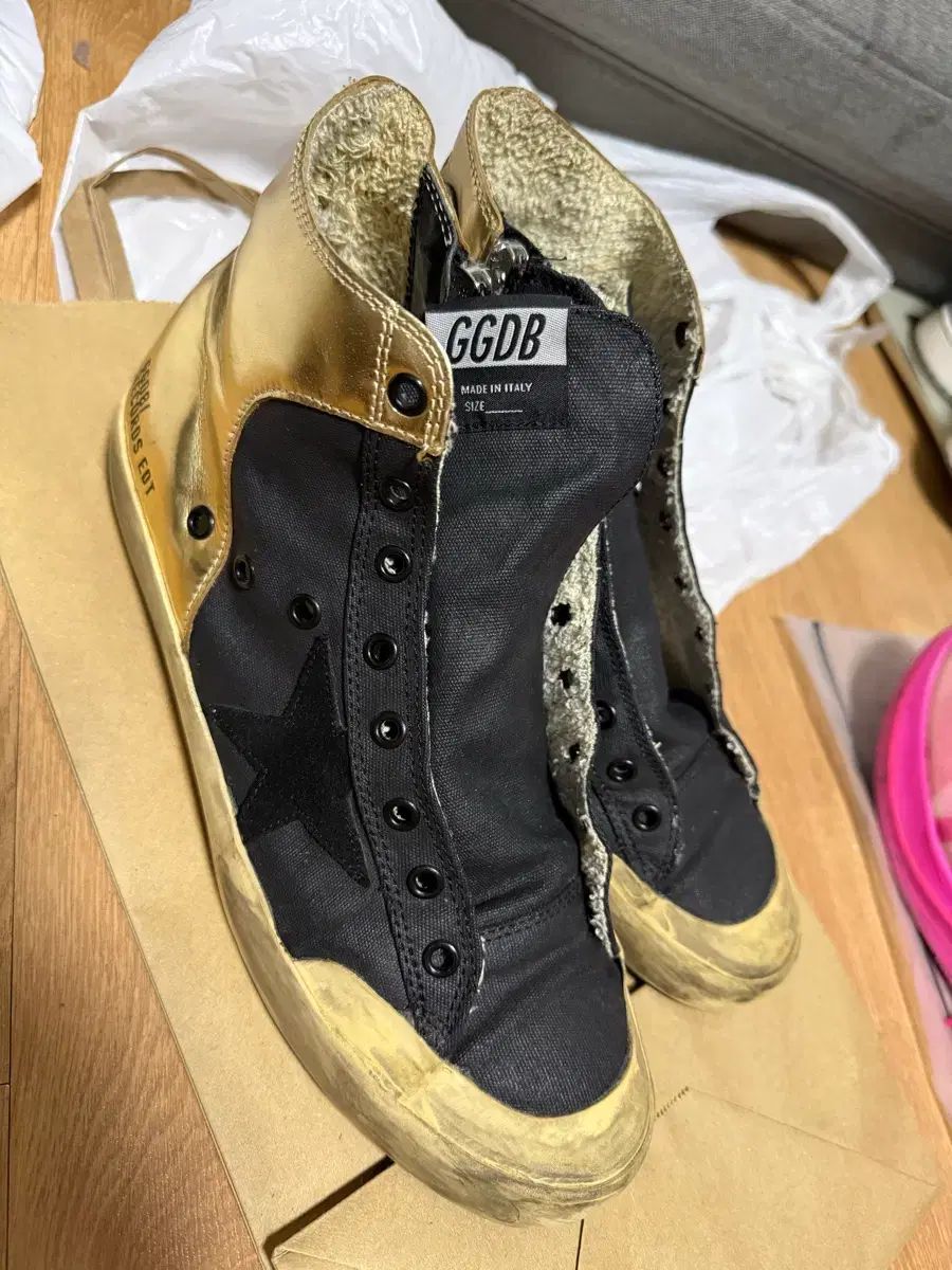 ゴールデングース GOLDEN GOOSE ゴールデングース GUCCI グッチ スニーカー ブラック GOLD 275