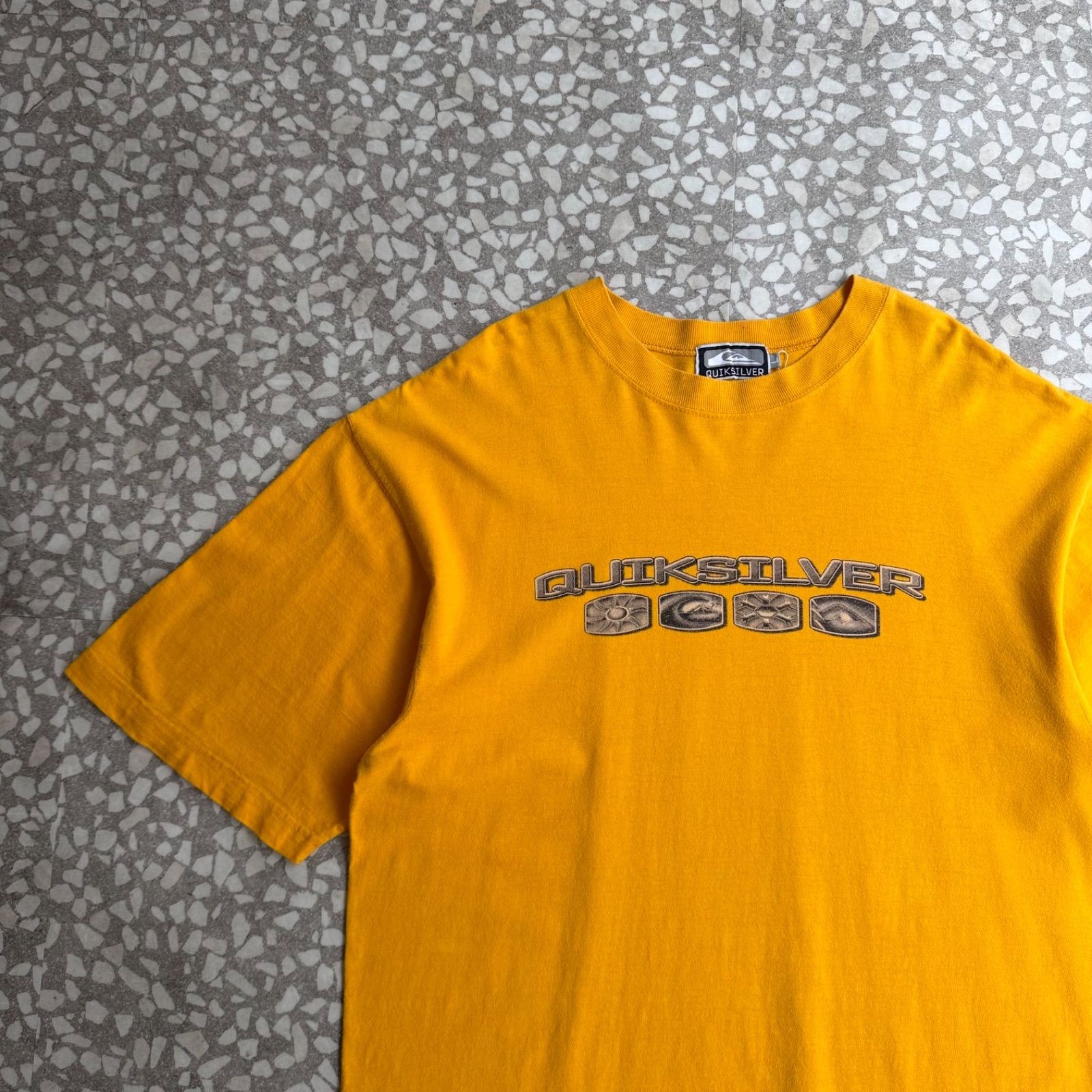 [ Archive アーカイブ Y2K ] QUICKSILVER / 00’s Design T-shirt size L クイックシルバー　Y2K　プリントTシャツ　オールド　横ノリ　半袖　ストリート サーファー