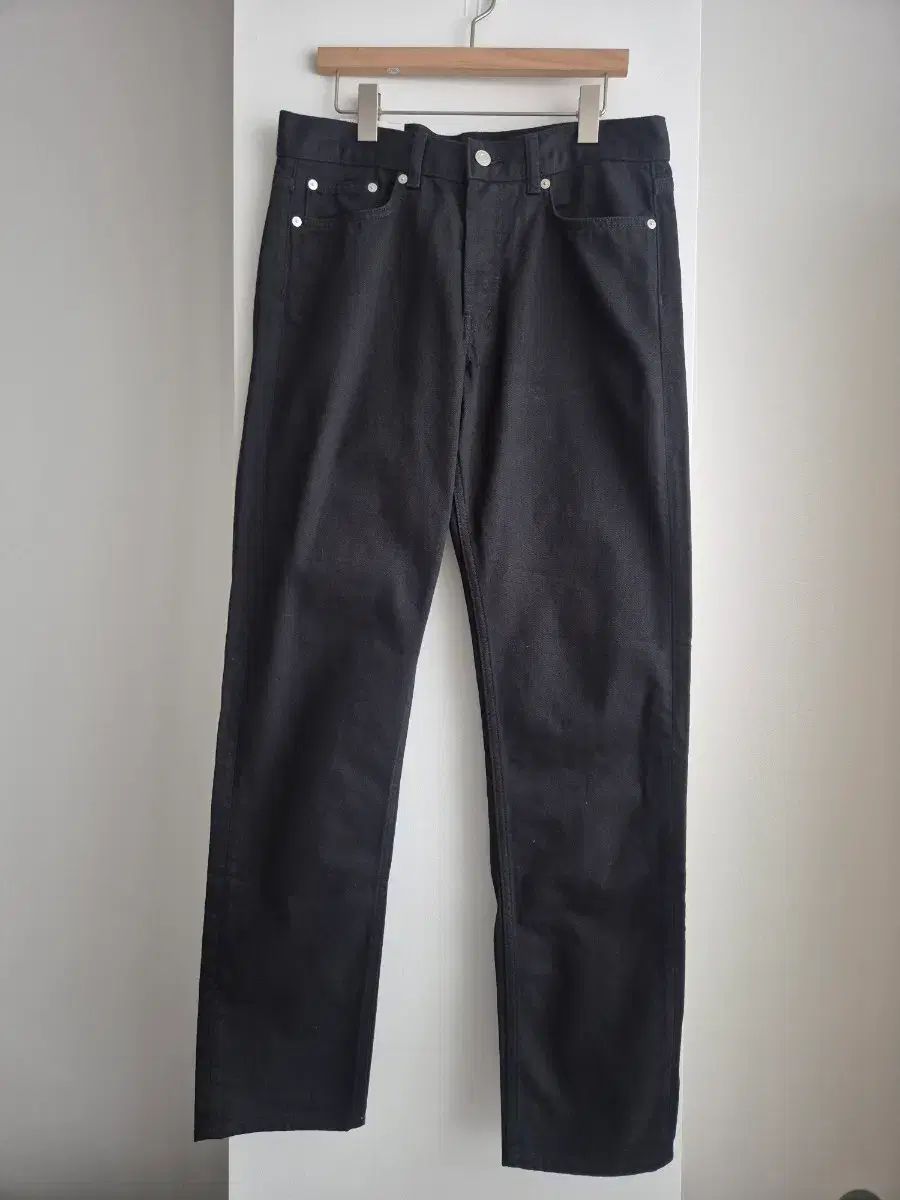 (新品) ARKET ストレート フィット ブラックジーン
