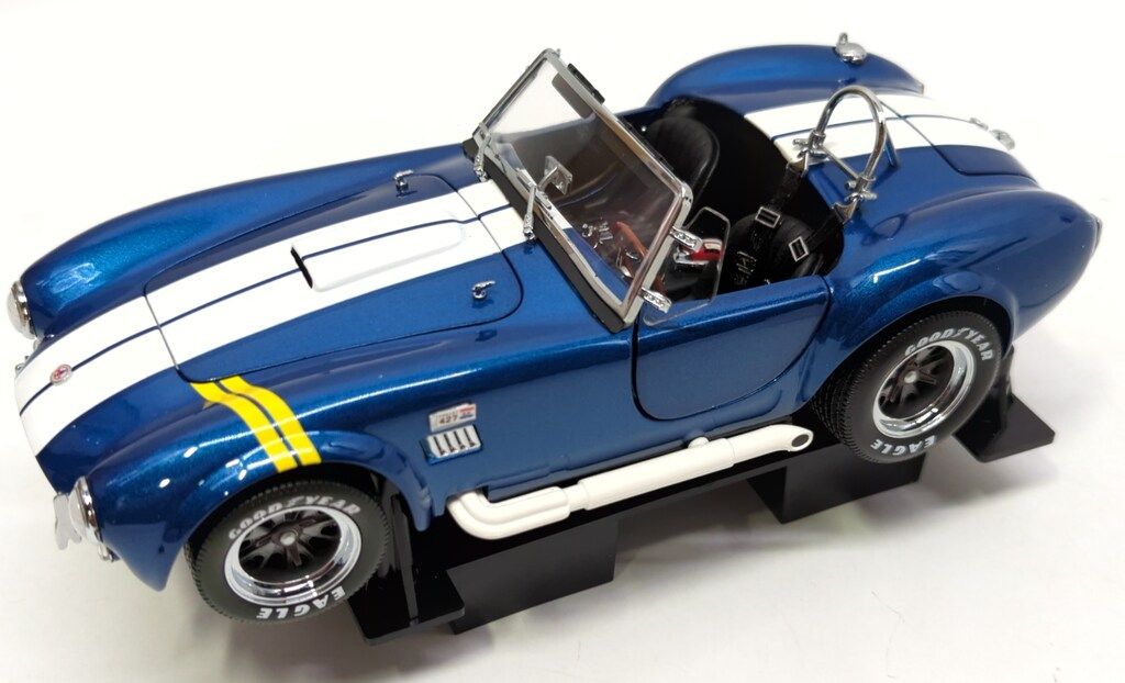 京商 1/18 シェルビー コブラ 427S/C (ブルー/イエローライン) 8045BLY