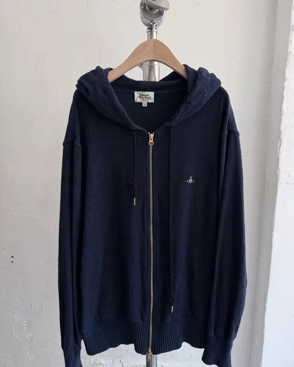 VIVIENNE WESTWOOD ヴィヴィアン・ウエストウッド マンズ アングル オマニア ネイビ COLOR 2-way フードジップアップ｜詳細画像