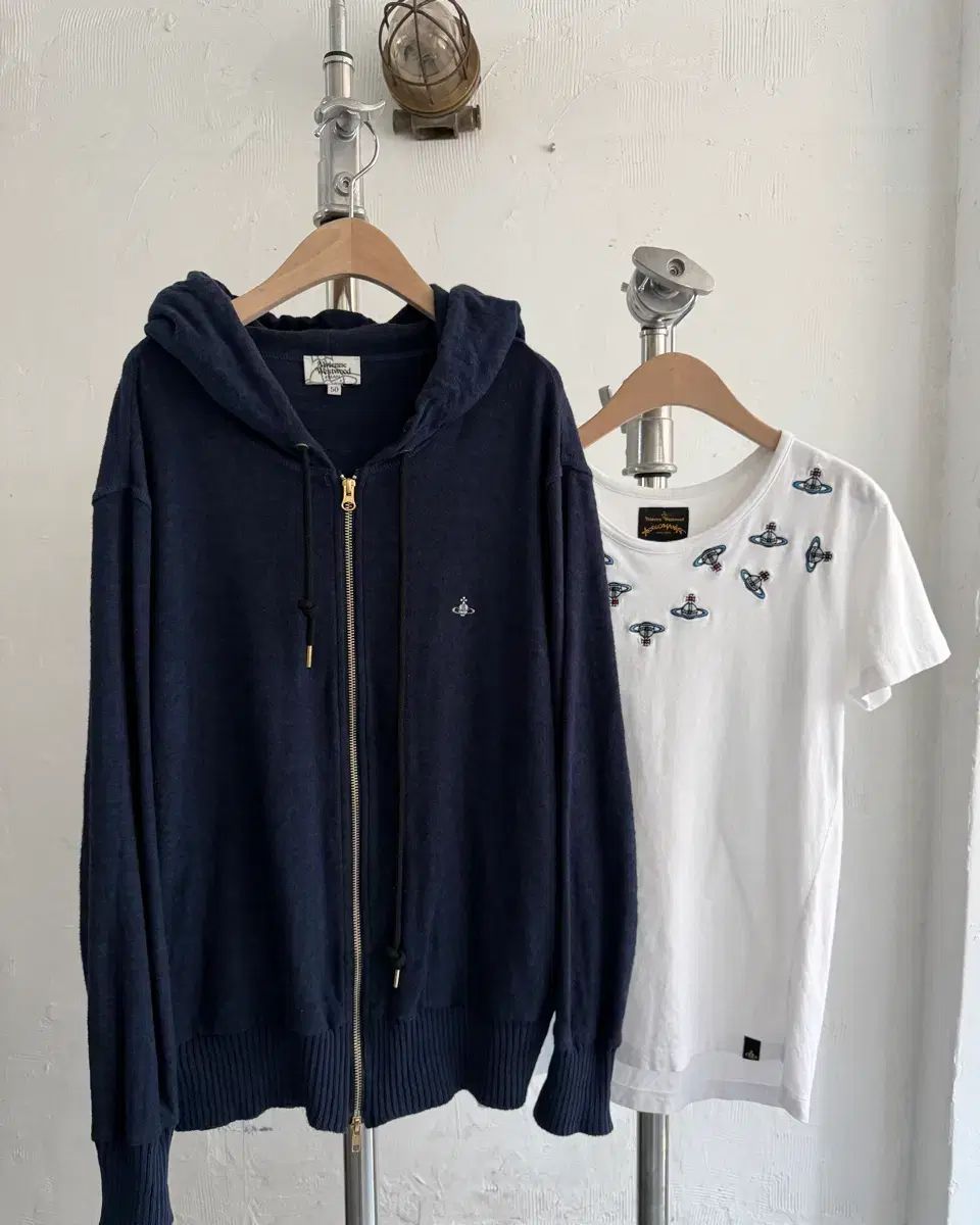 VIVIENNE WESTWOOD ヴィヴィアン・ウエストウッド マンズ アングル オマニア ネイビ COLOR 2-way フードジップアップ｜詳細画像