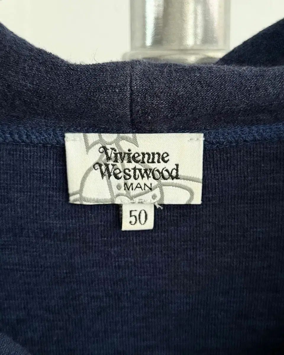 VIVIENNE WESTWOOD ヴィヴィアン・ウエストウッド マンズ アングル オマニア ネイビ COLOR 2-way フードジップアップ｜詳細画像