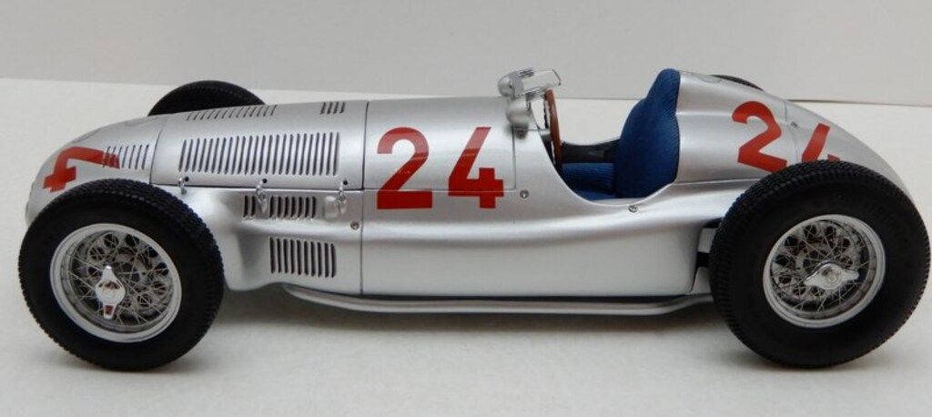 CMC 1/18 Mercedes-Benz W165 Tripolis 1939 #24 M-074