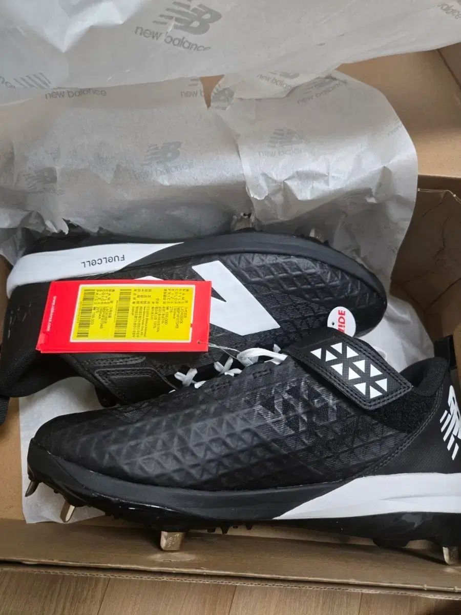 新品) New Balance フューエルセル 野球シューズ FuelCell 4040 V8 黒 新品) New Balance フューエルセル 野球シューズ FuelCell 4040 V8 黒