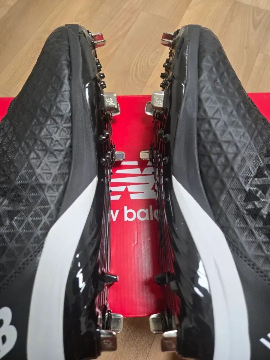 新品) New Balance フューエルセル 野球シューズ FuelCell 4040 V8 黒 新品) New Balance フューエルセル 野球シューズ FuelCell 4040 V8 黒