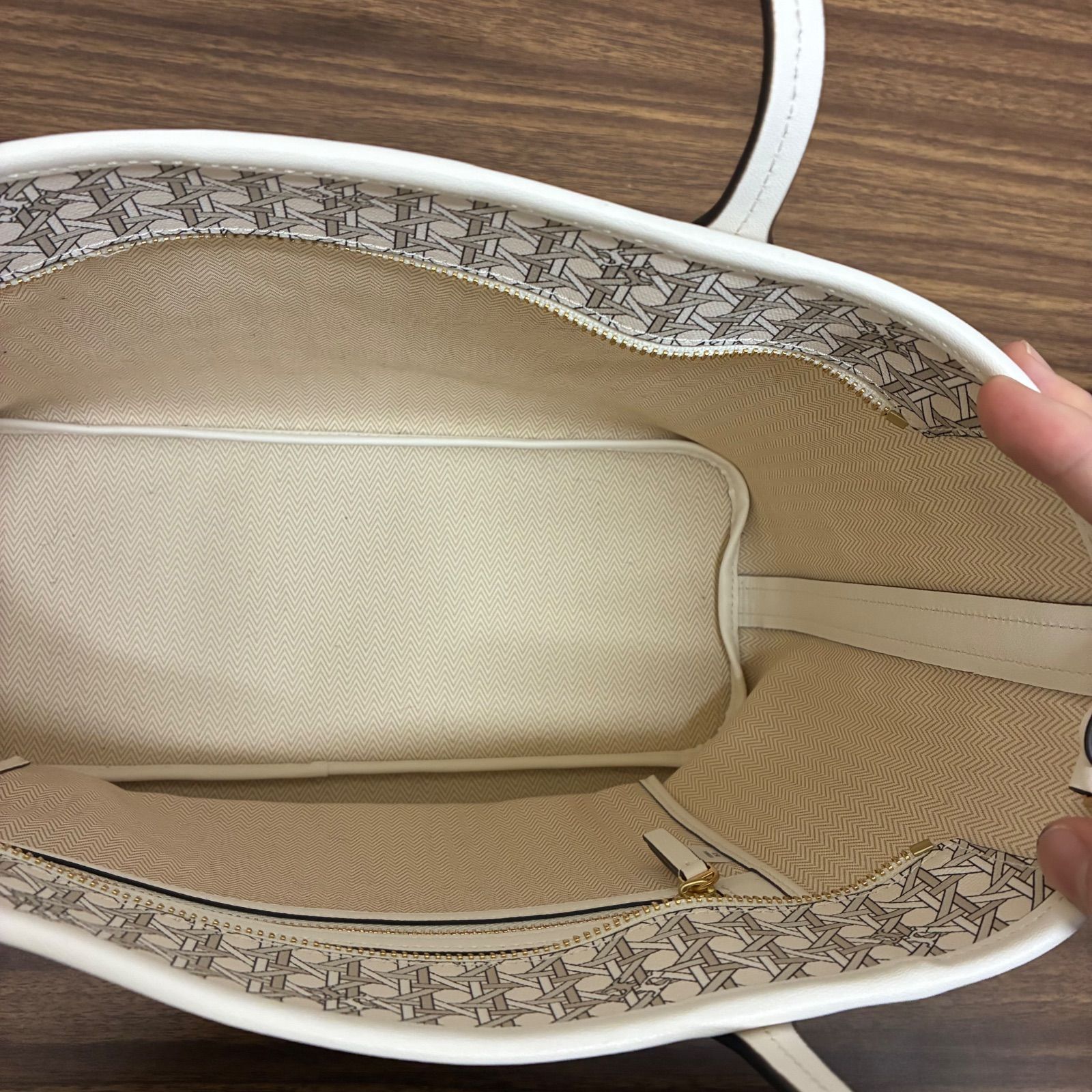 b）極美品 A4可 美品 トリーバーチ PVC トートバッグ モノグラム 