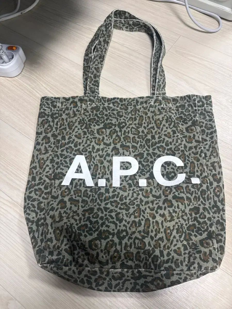 A.P.C. アーペーセー ヒョウ柄 レオパード パータン トゥー
