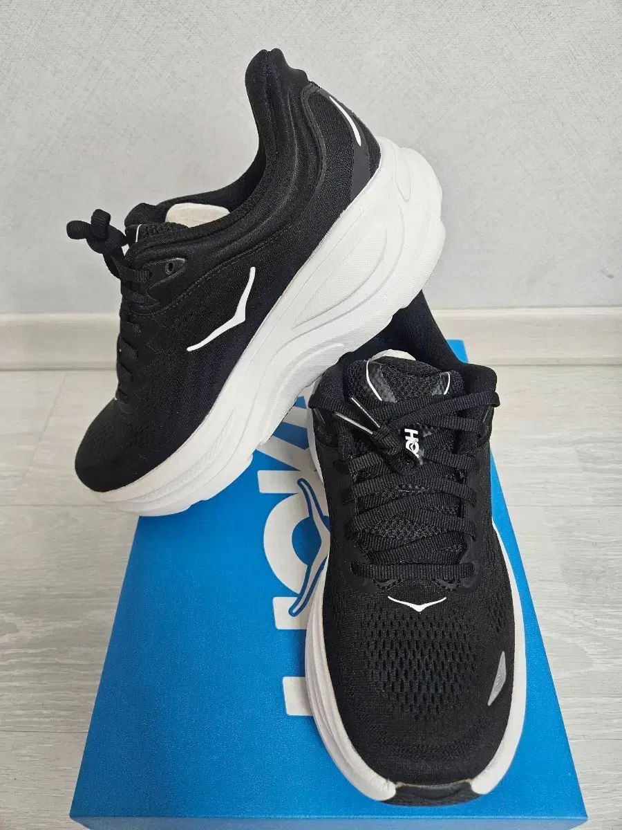 HOKA ONE ONE ホカオネオネ ボンダイ9 ブラック ホワイト 10,730円