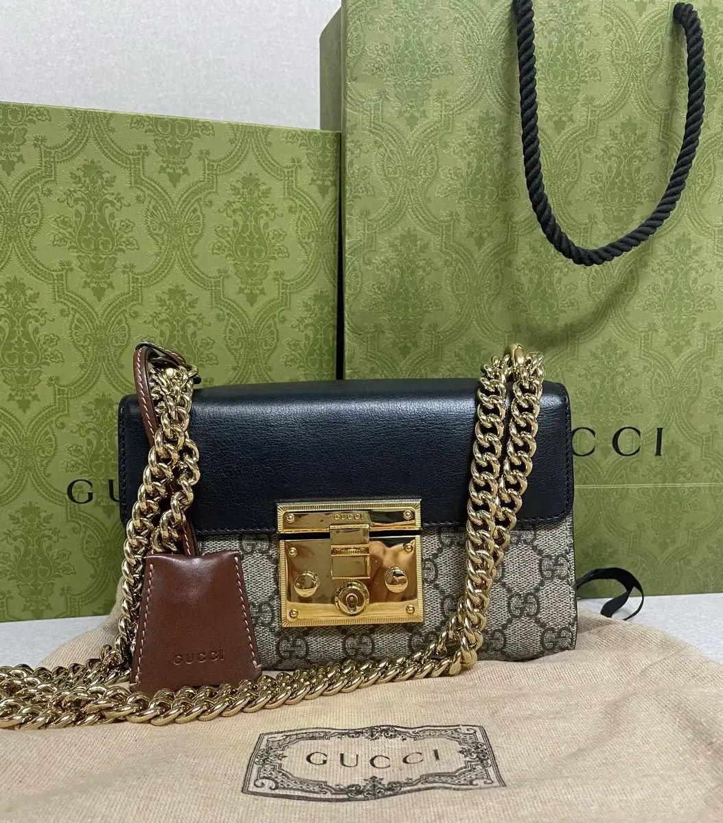 グッチ パドロック