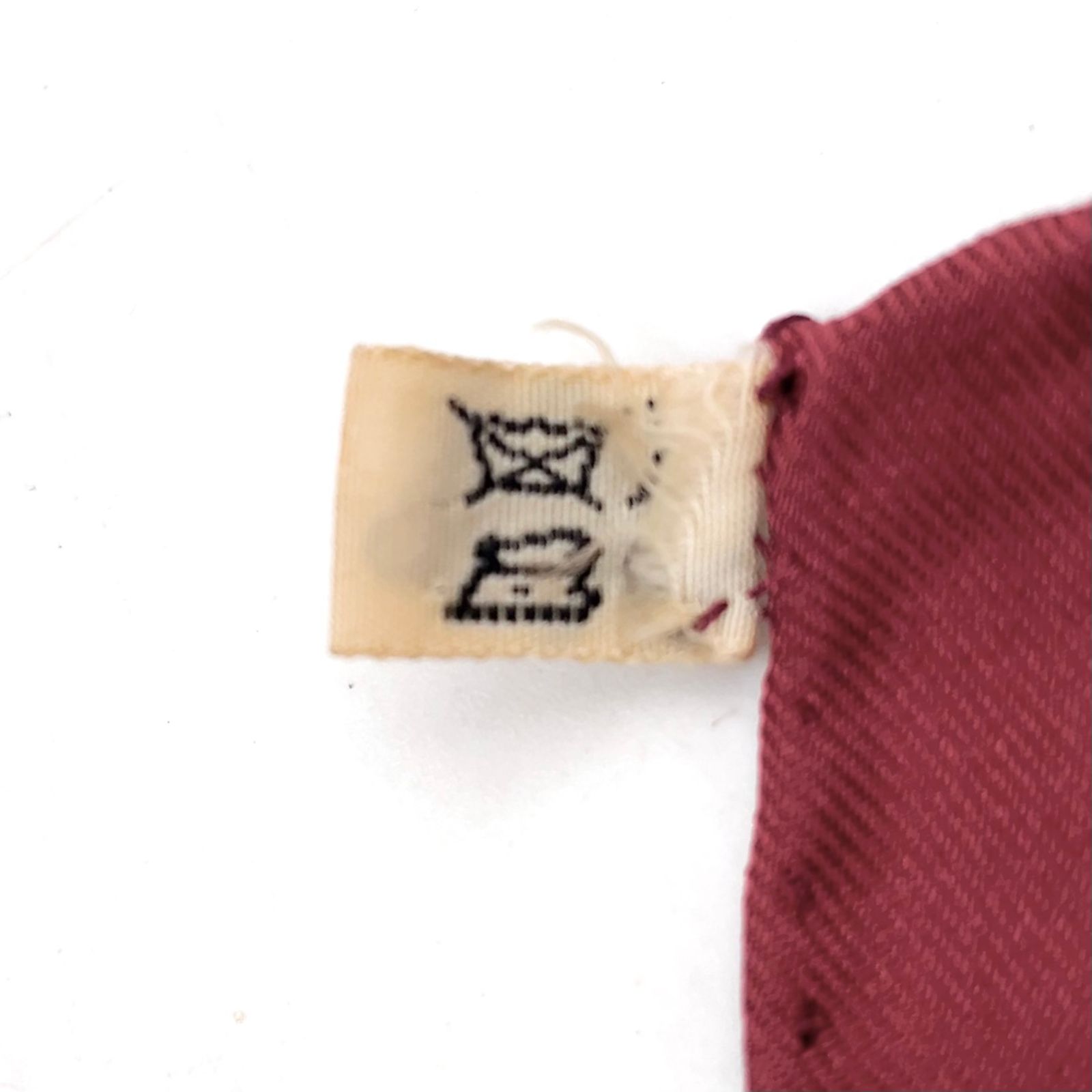 新着】HERMES カレ90 SELLES A HOUSSE シルク オフホワイト、ボルドー
