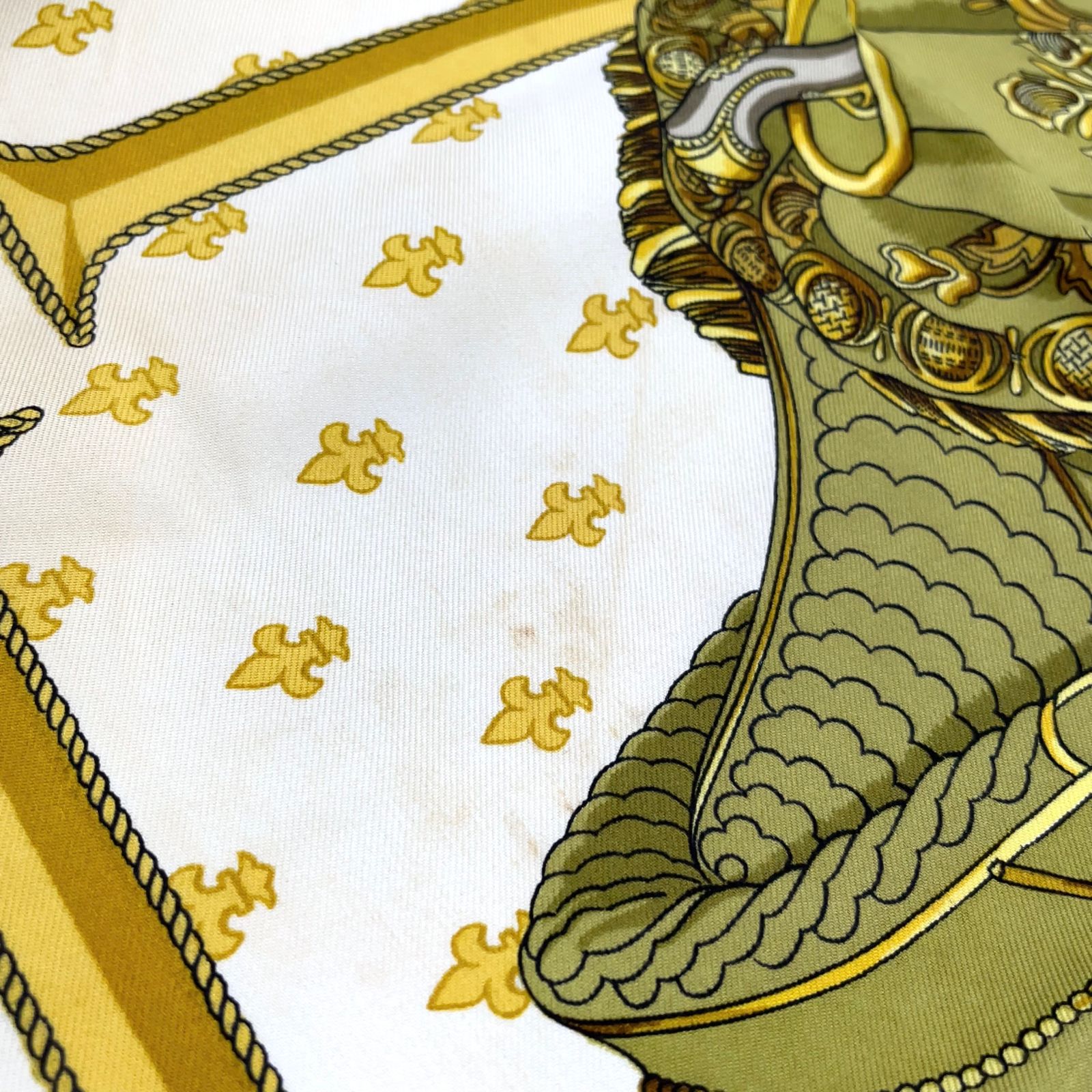 新着】HERMES カレ90 SELLES A HOUSSE シルク オフホワイト、ボルドー