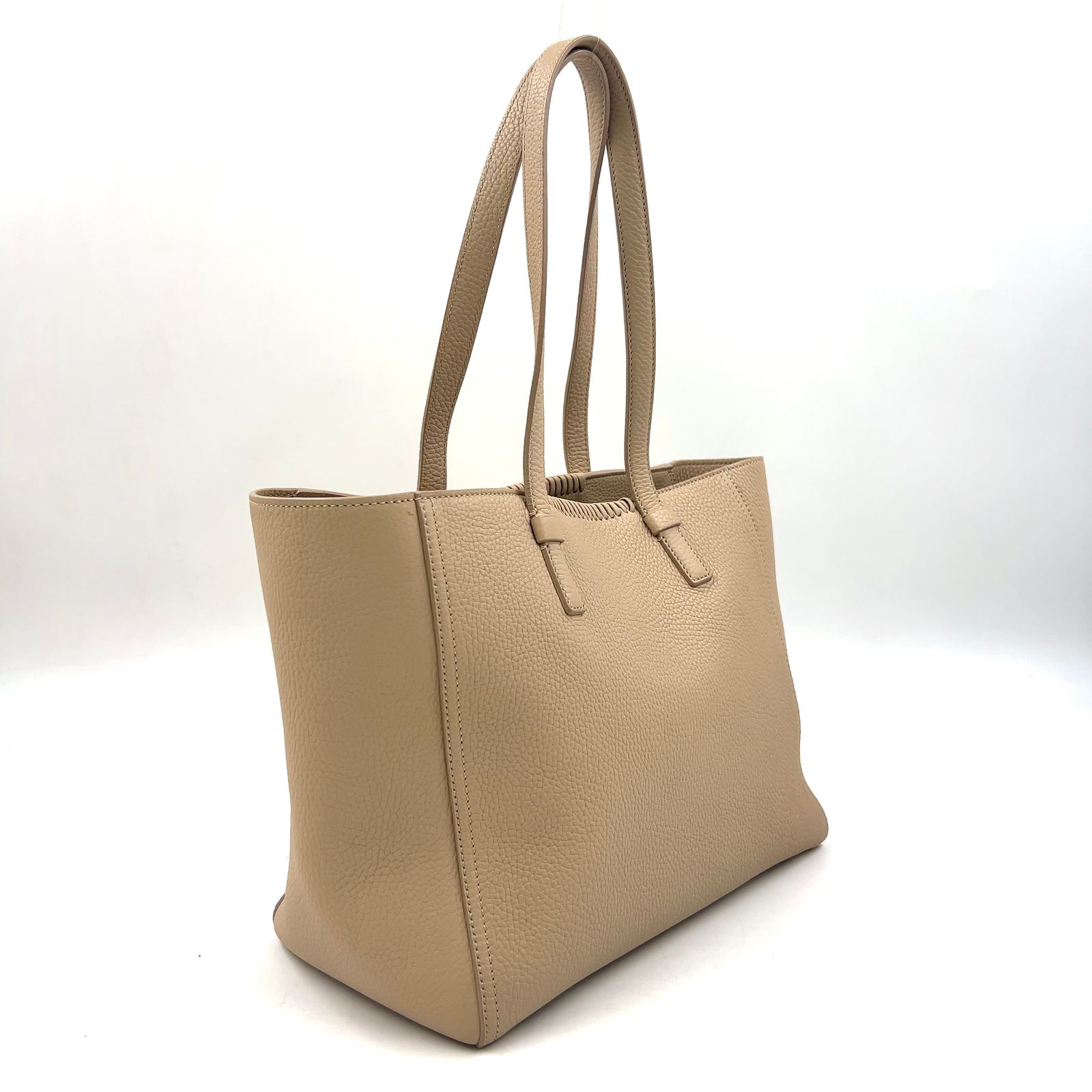 新着】Salvatore Ferragamo ガンチーニ マルタ パンチング レザー