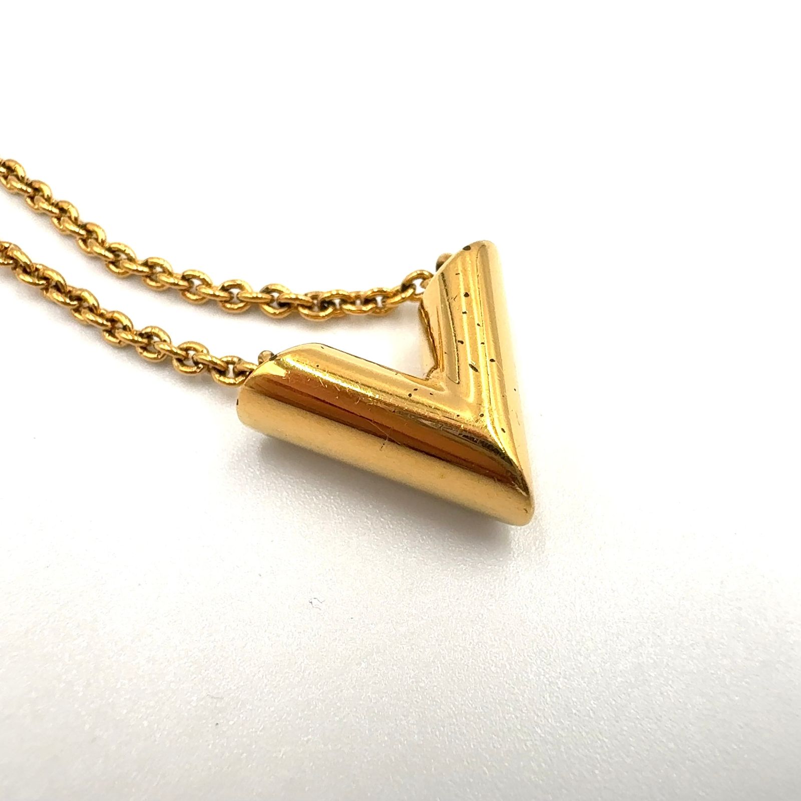 新着】LOUIS VUITTON エセンシャルV メタル ゴールド ネックレス
