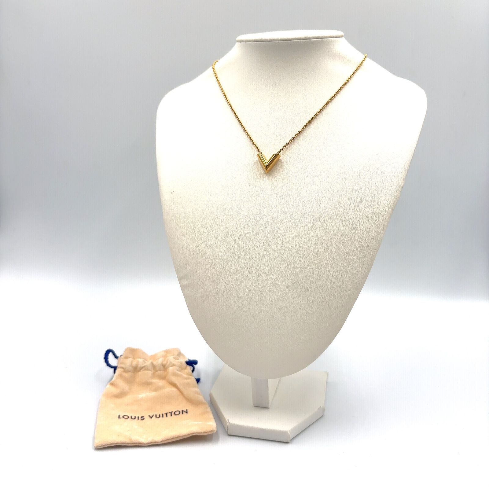 新着】LOUIS VUITTON エセンシャルV メタル ゴールド ネックレス