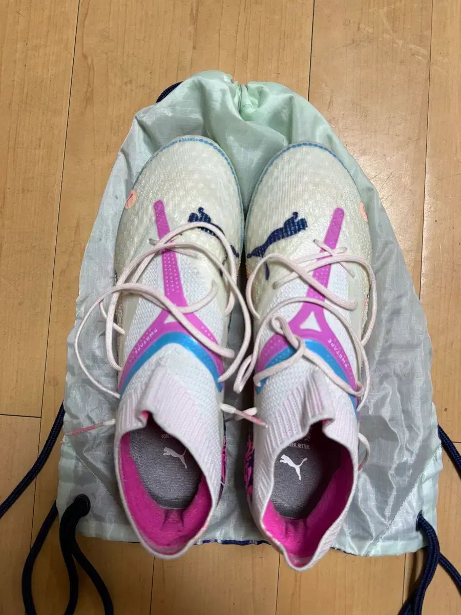 プーマ Future 限定モデル サッカーシューズ