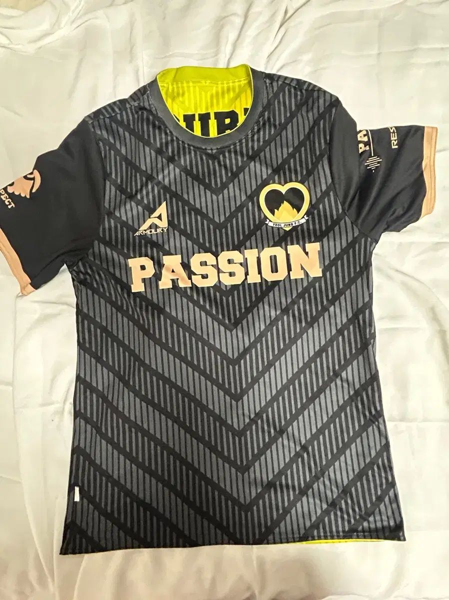 Passion 半袖Tシャツ ブラック イェロー XXL