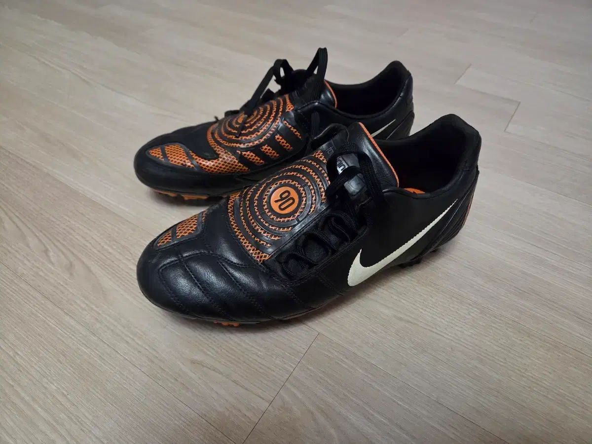 ナイキ トゥー90 サッカーシューズ 275