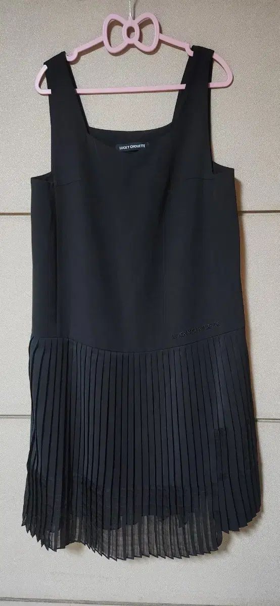LUCKY CHOUETTE ラッキーシュエトゥ ブラック プリーツ ONE PIECE