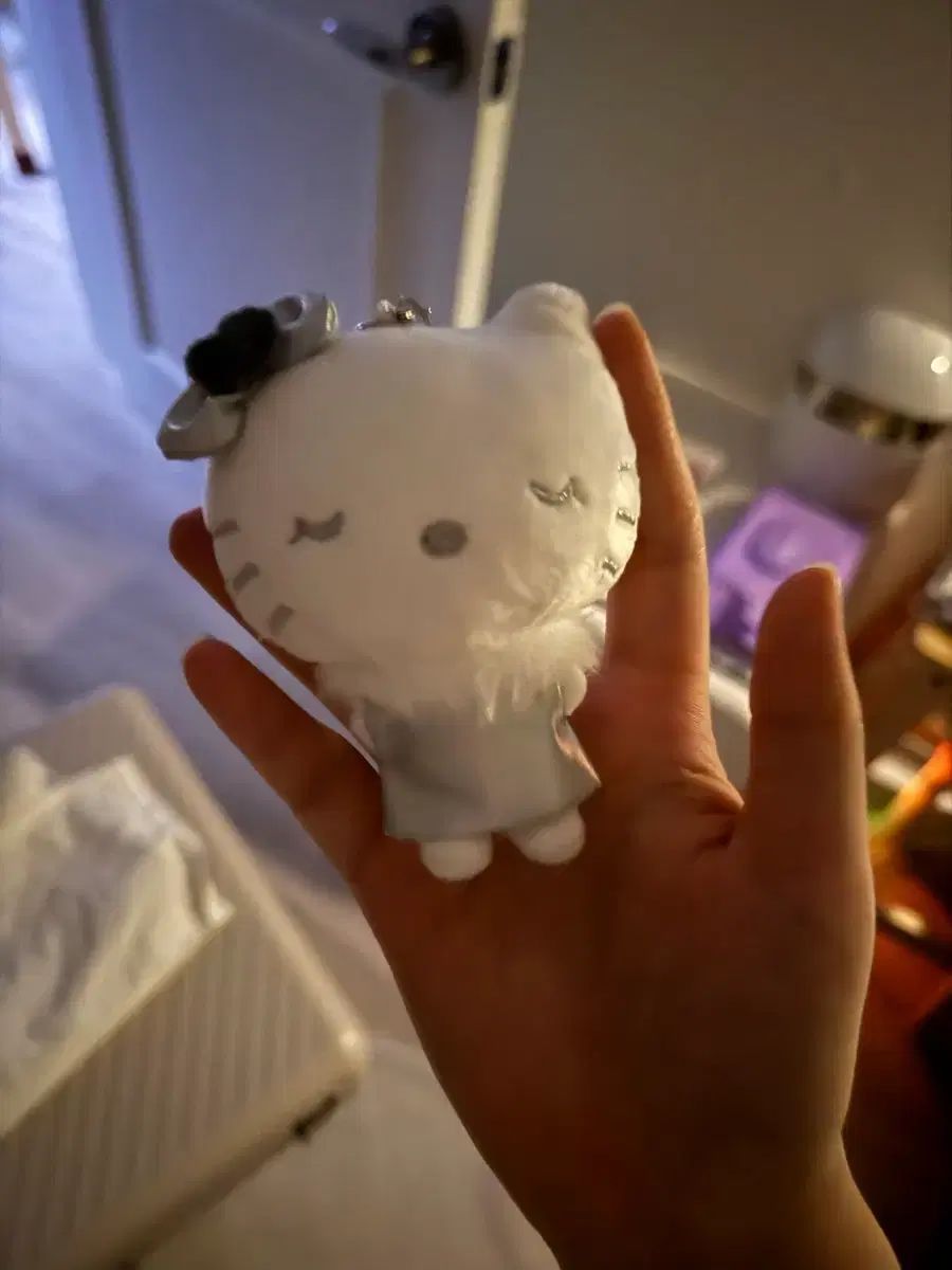 ハローキティ キーホルダー 探してください