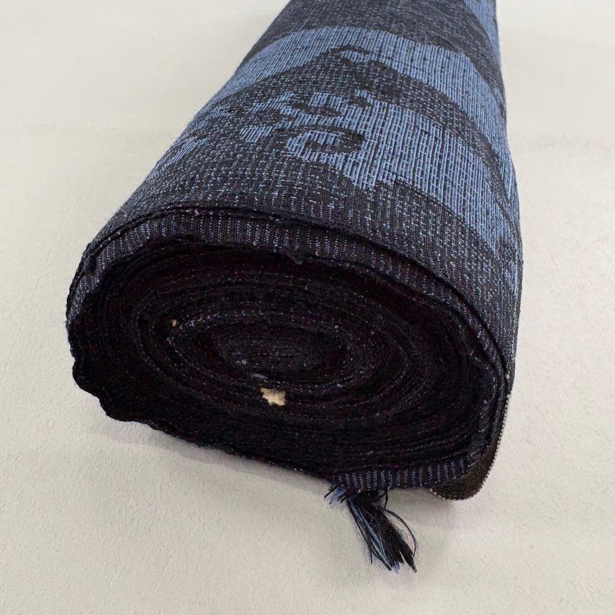 反物 秀品 紬 草花 幾何学 藍色 正絹 【中古】 反物 秀品 紬 草花 幾何学 藍色 正絹 【中古】