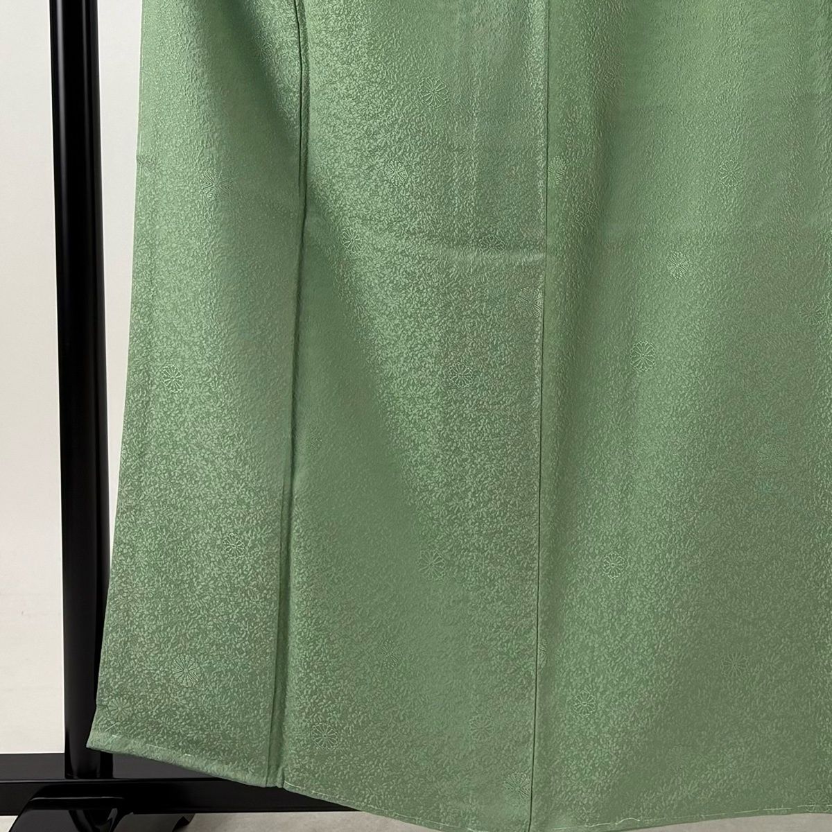 【美品】 色無地 身丈159cm 裄丈63cm S 袷 地紋 薄緑 正絹 秀品 【中古】