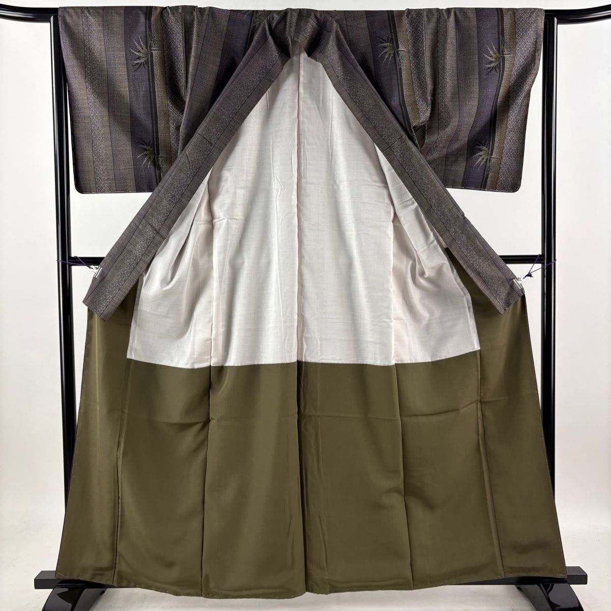 【美品】 紬 身丈161.5cm 裄丈64cm M 袷 竹 縞 茶紫 正絹 秀品 【中古】 【美品】 紬 身丈161.5cm 裄丈64cm M 袷 竹 縞 茶紫 正絹 秀品 【中古】
