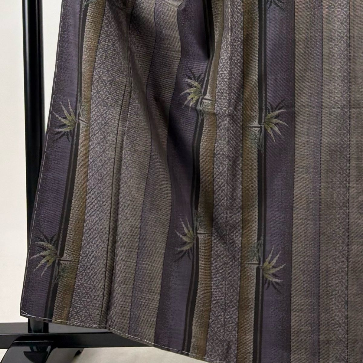 【美品】 紬 身丈161.5cm 裄丈64cm M 袷 竹 縞 茶紫 正絹 秀品 【中古】 【美品】 紬 身丈161.5cm 裄丈64cm M 袷 竹 縞 茶紫 正絹 秀品 【中古】