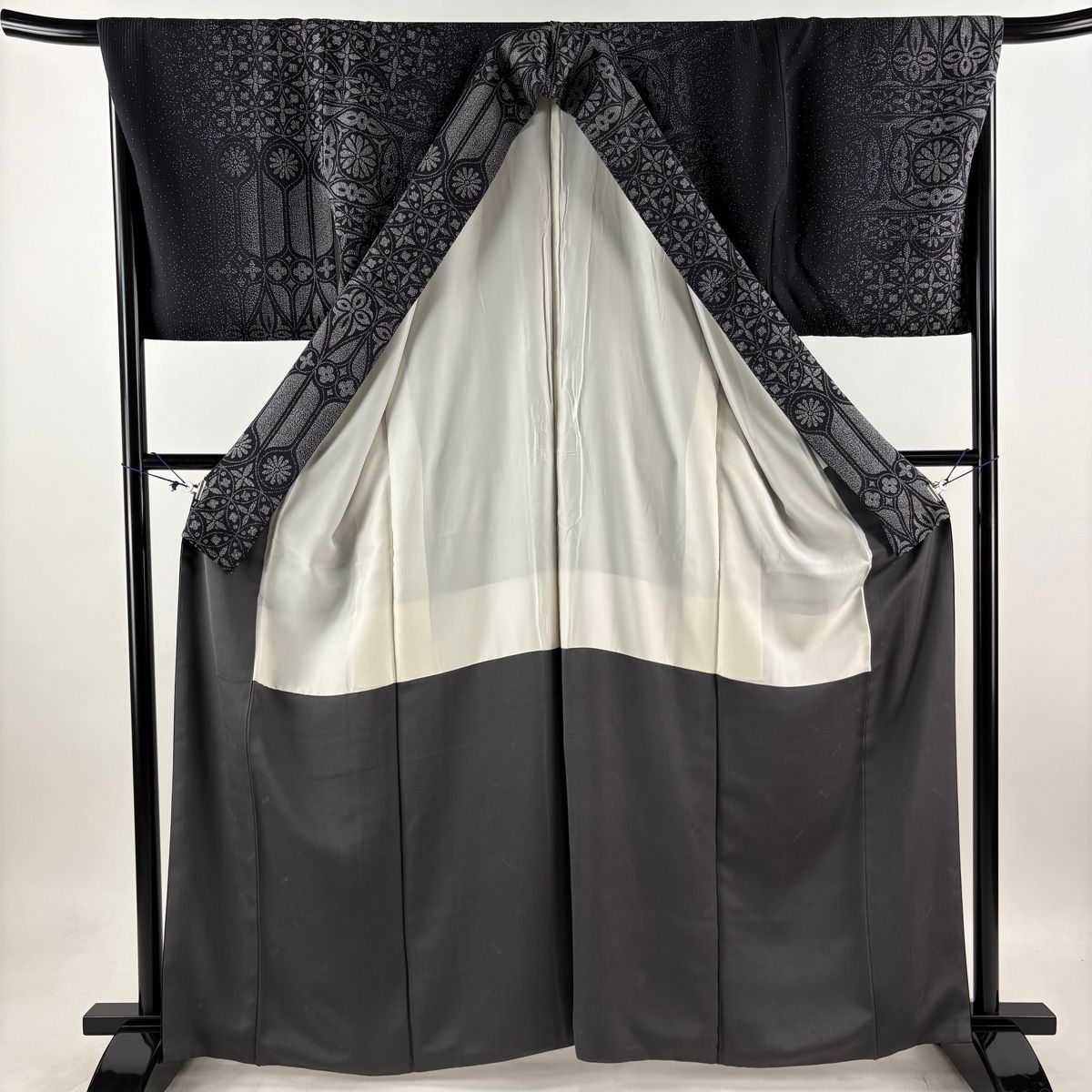 【美品】小紋 身丈164cm 裄丈68.5cm L 袷 丸文 花 黒 正絹 秀品 【中古】 【美品】小紋 身丈164cm 裄丈68.5cm L 袷 丸文 花 黒 正絹 秀品 【中古】