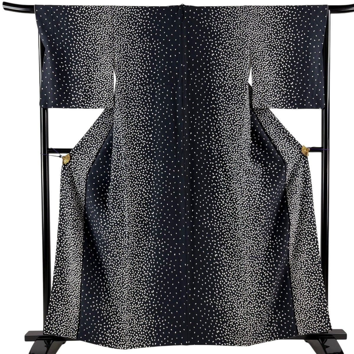 【美品】 小紋 身丈161cm 裄丈66.5cm M 袷 花びら 黒 正絹 秀品 【中古】