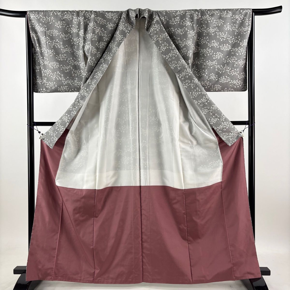 【美品】 小紋 身丈165cm 裄丈65.5cm M 袷 紬地 草花 灰色 正絹 秀品 【中古】