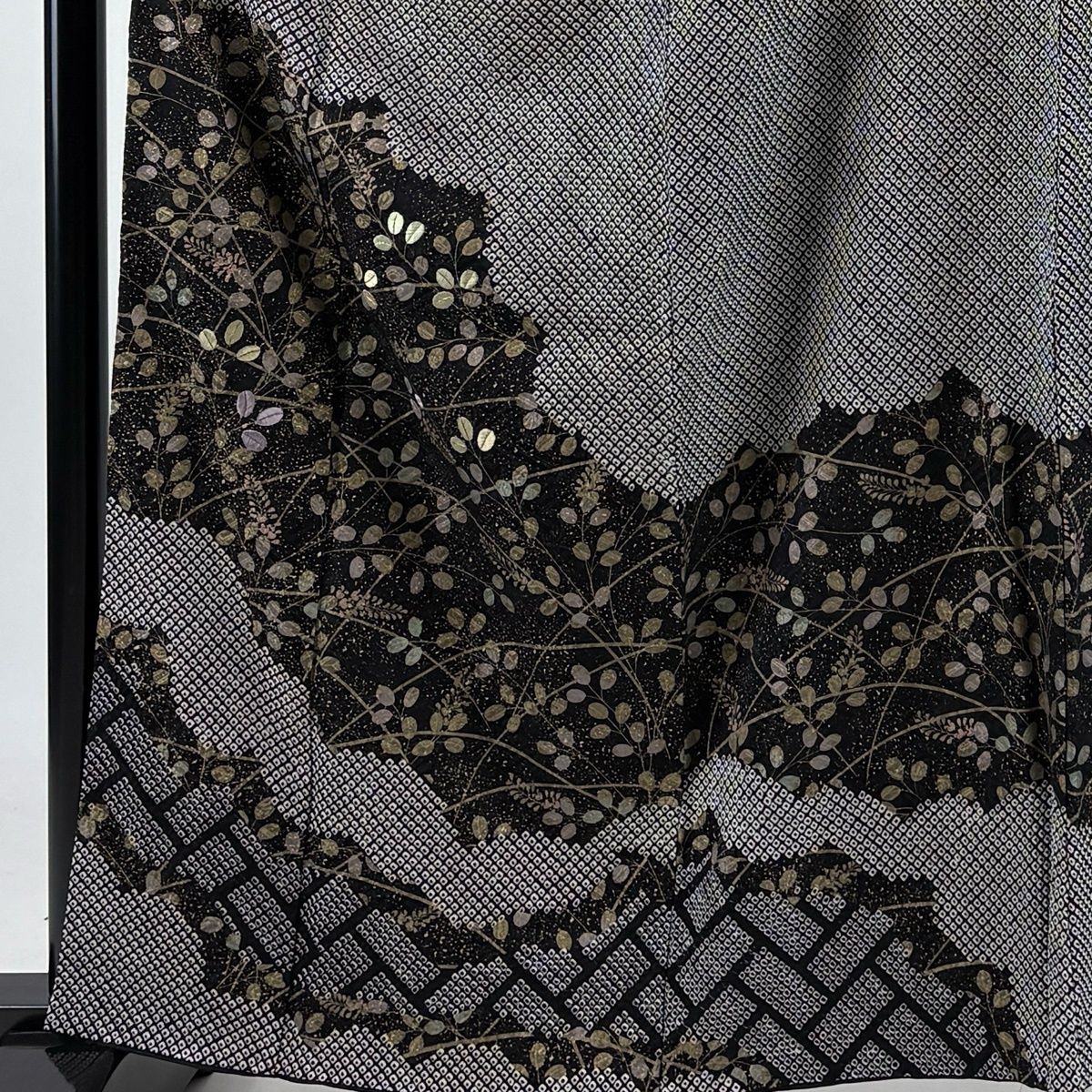 訪問着 身丈162cm 裄丈66cm M 袷 萩 桧垣 刺繍 絞り 黒 正絹 秀品 【中古】