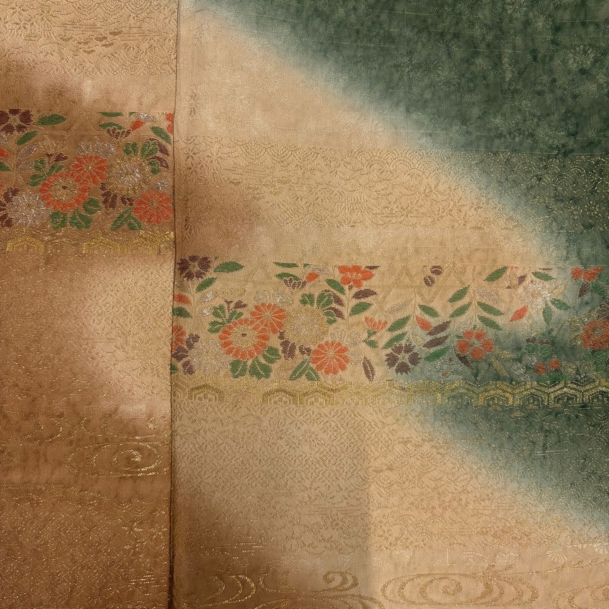 【美品】 付下げ 身丈157cm 裄丈62cm S 袷 草花 霞 金銀糸 染め分け 灰緑 正絹 秀品 【中古】