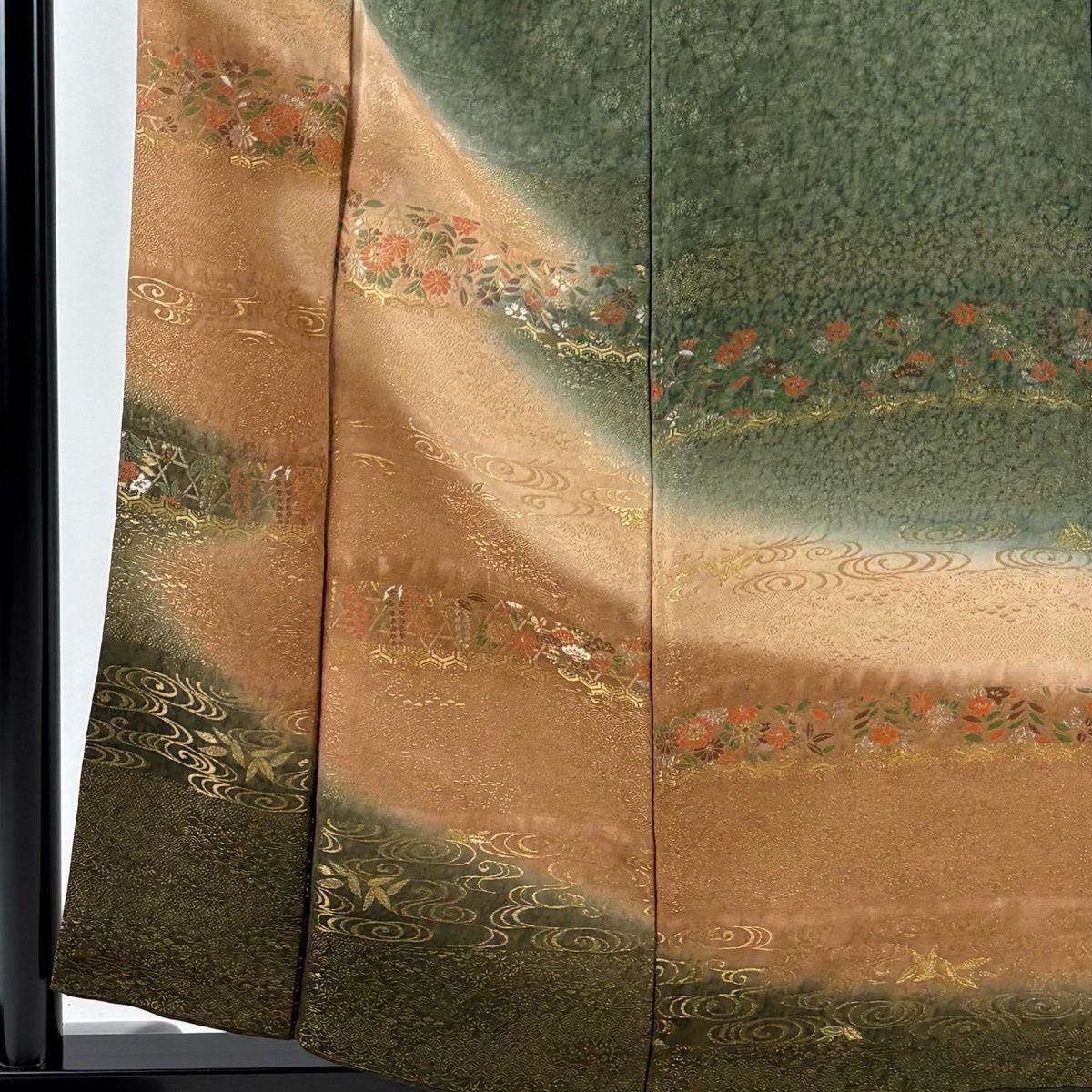 【美品】 付下げ 身丈157cm 裄丈62cm S 袷 草花 霞 金銀糸 染め分け 灰緑 正絹 秀品 【中古】