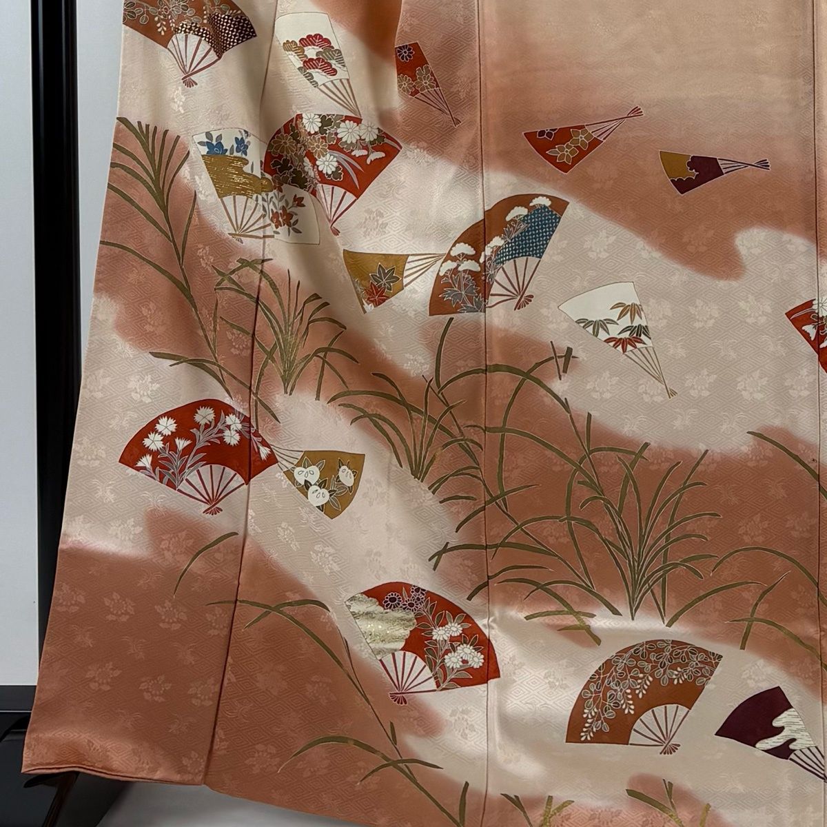訪問着 身丈164.5cm 裄丈68cm L 袷 扇 草花 金彩 ピンクベージュ 正絹 秀品 【中古】