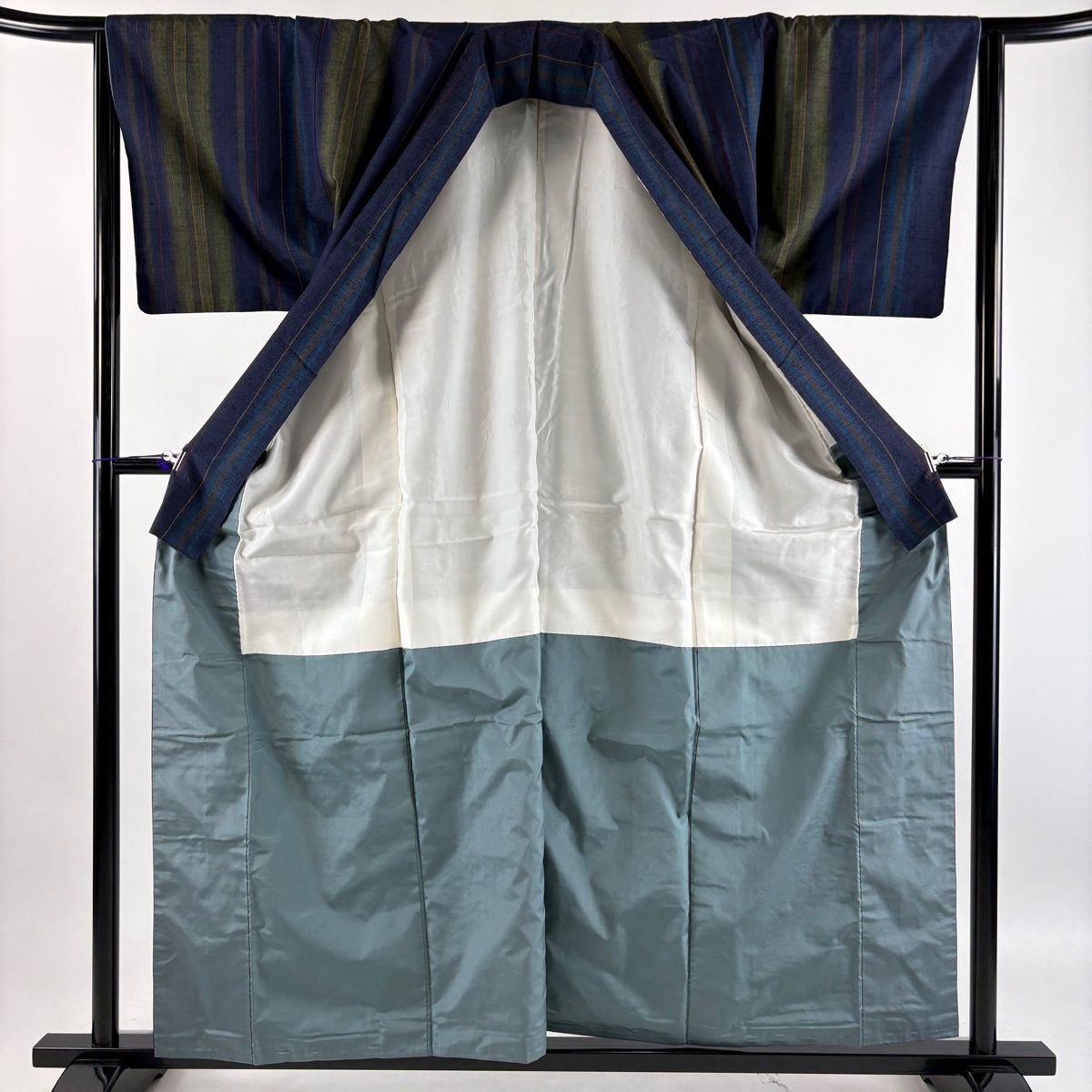 【美品】 紬 身丈158cm 裄丈65cm M 袷 証紙 縦縞 青紫 正絹 秀品 【中古】 【美品】 紬 身丈158cm 裄丈65cm M 袷 証紙 縦縞 青紫 正絹 秀品 【中古】