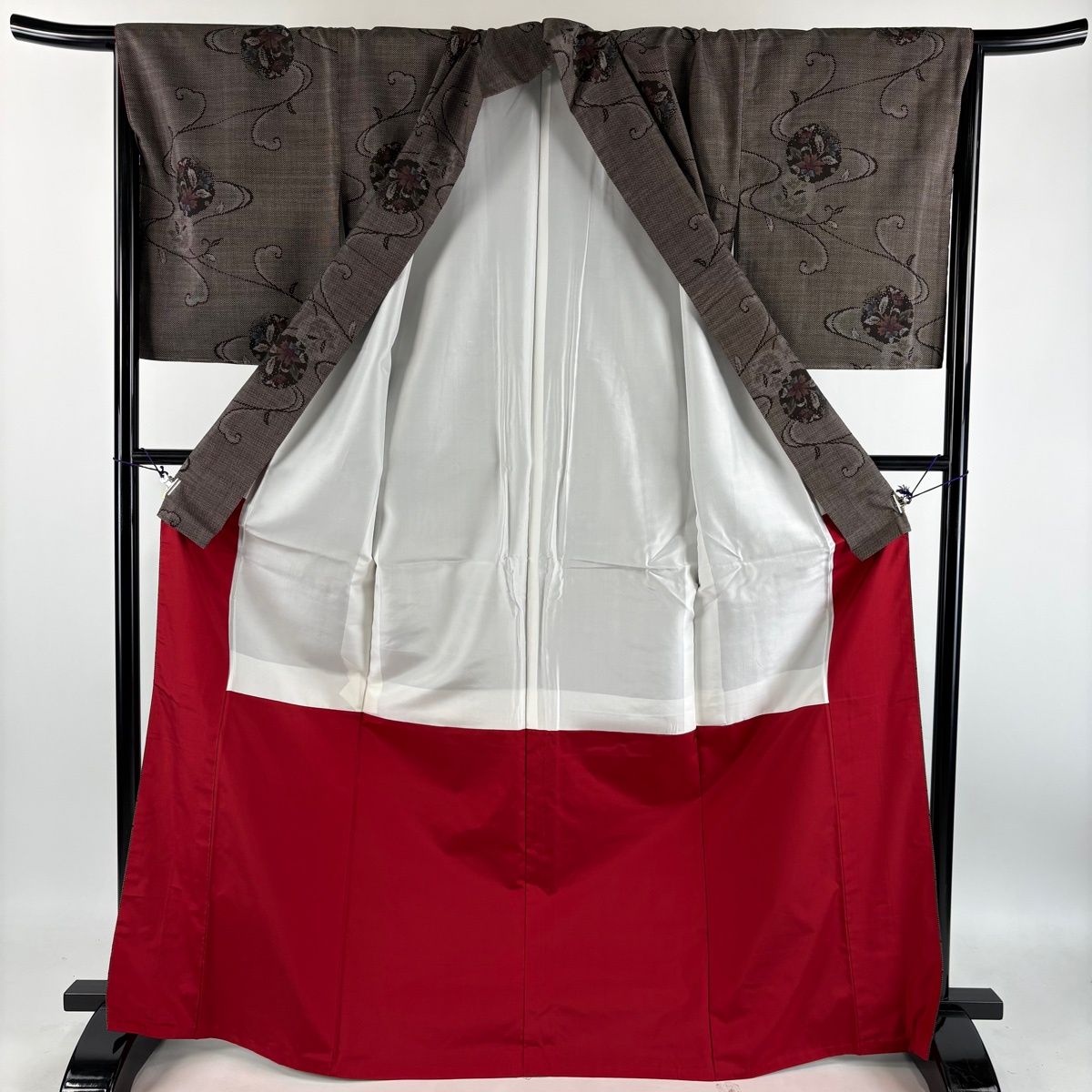 【美品】 大島紬 身丈171cm 裄丈67.5cm L 袷 純泥染 証紙 草花 花唐草 焦茶色 正絹 秀品 【中古】